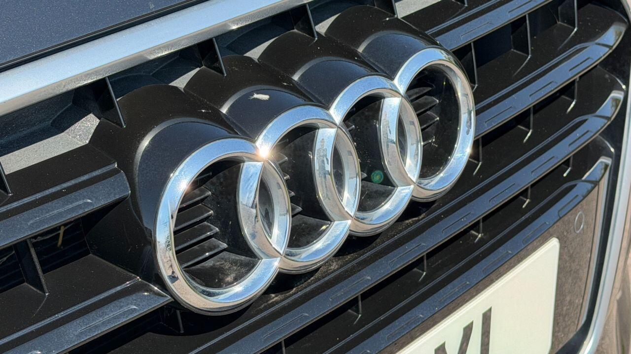 Audi Audi Q3 view 35