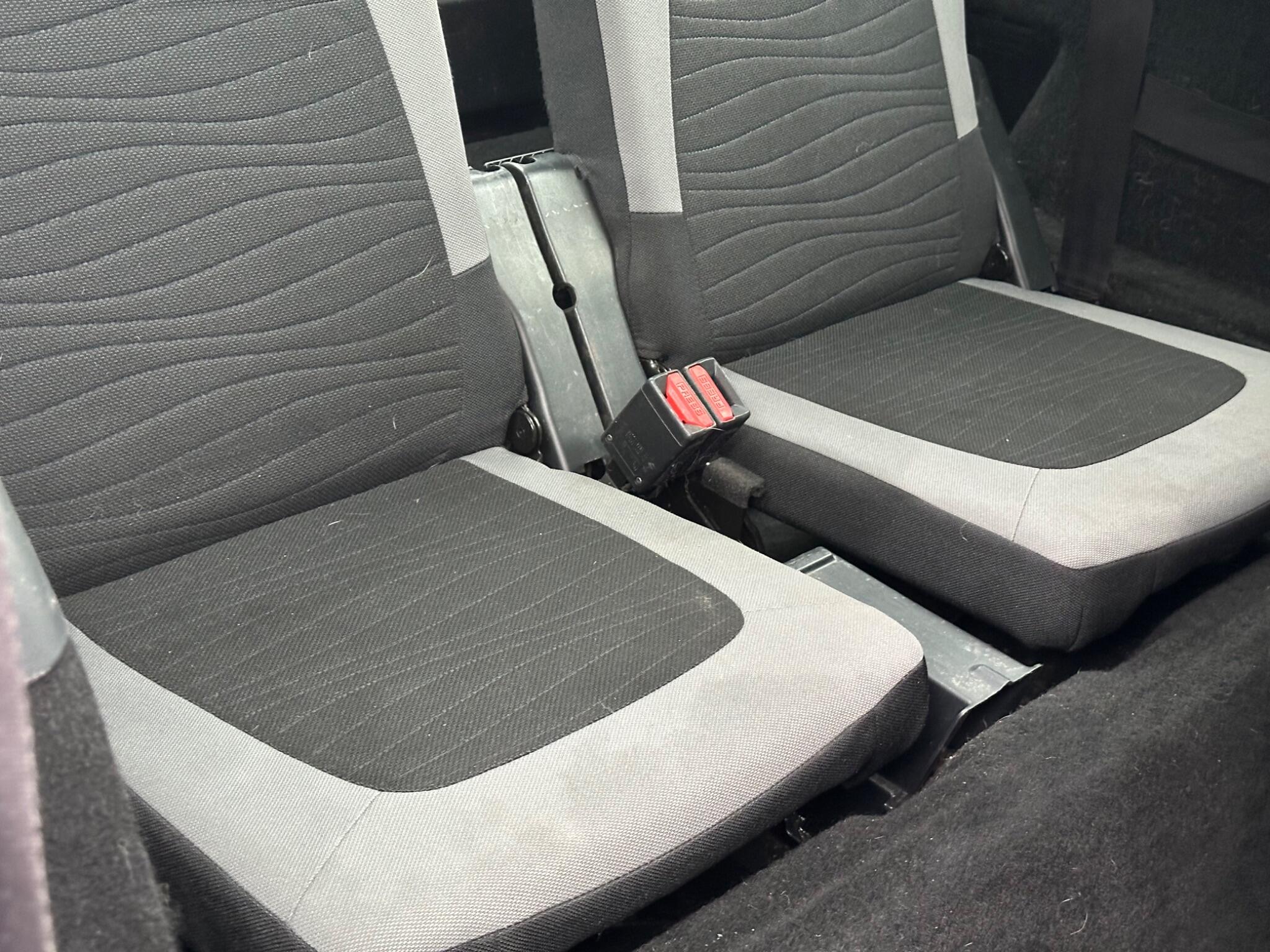 Citroen Grand C4 Picasso view 28