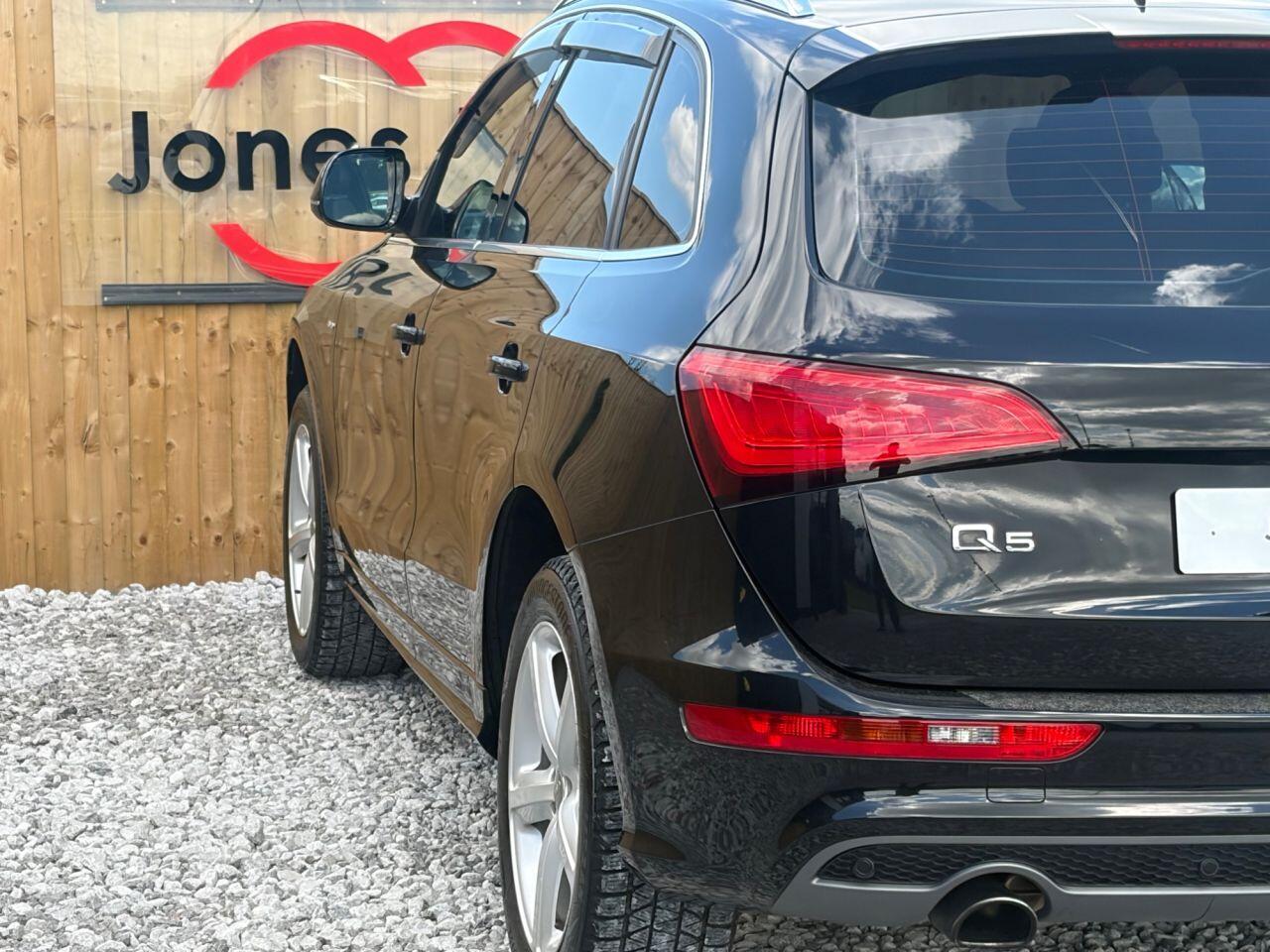 Audi Q5 view 8