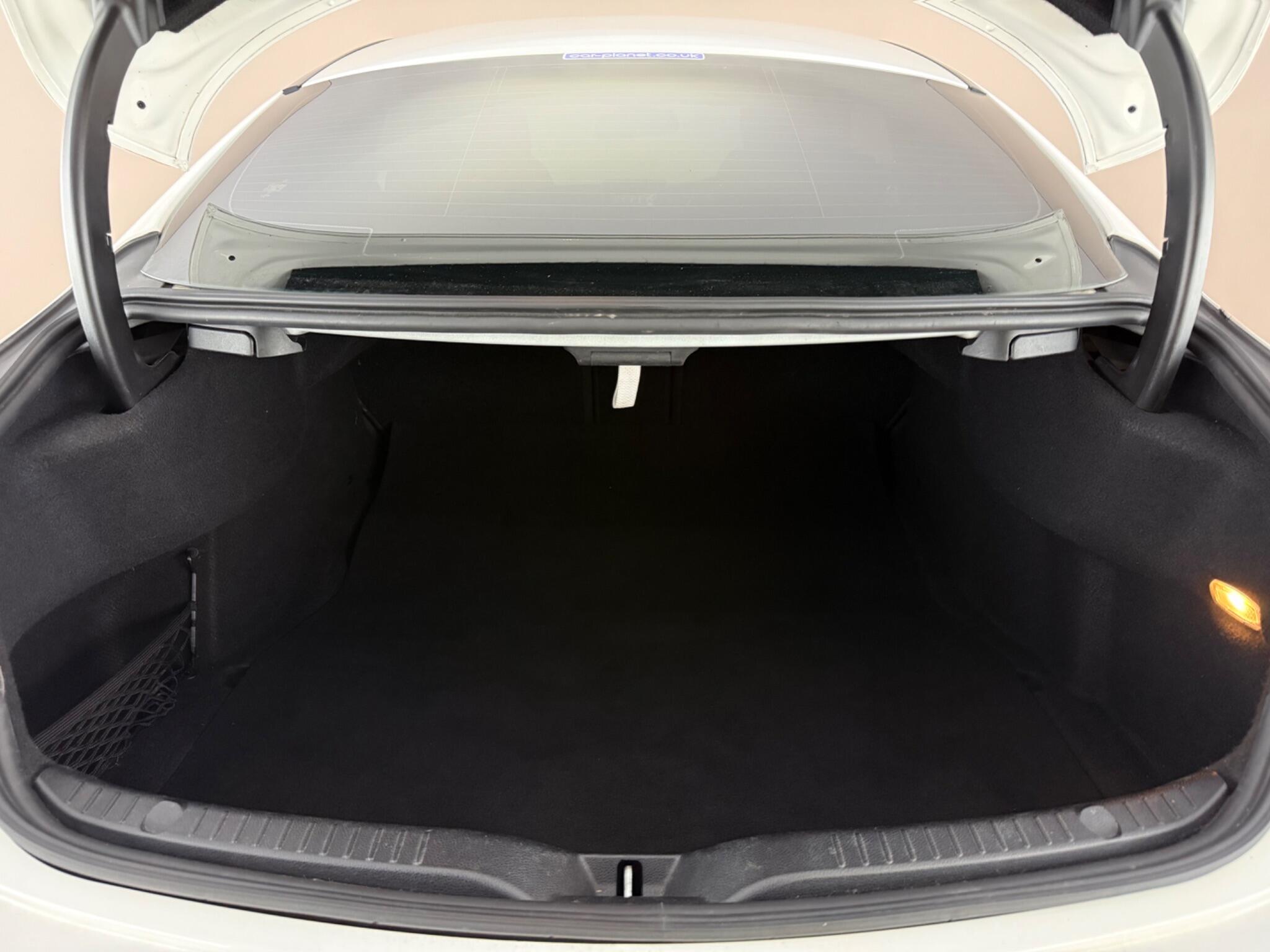 Mercedes-Benz C-Class view 9