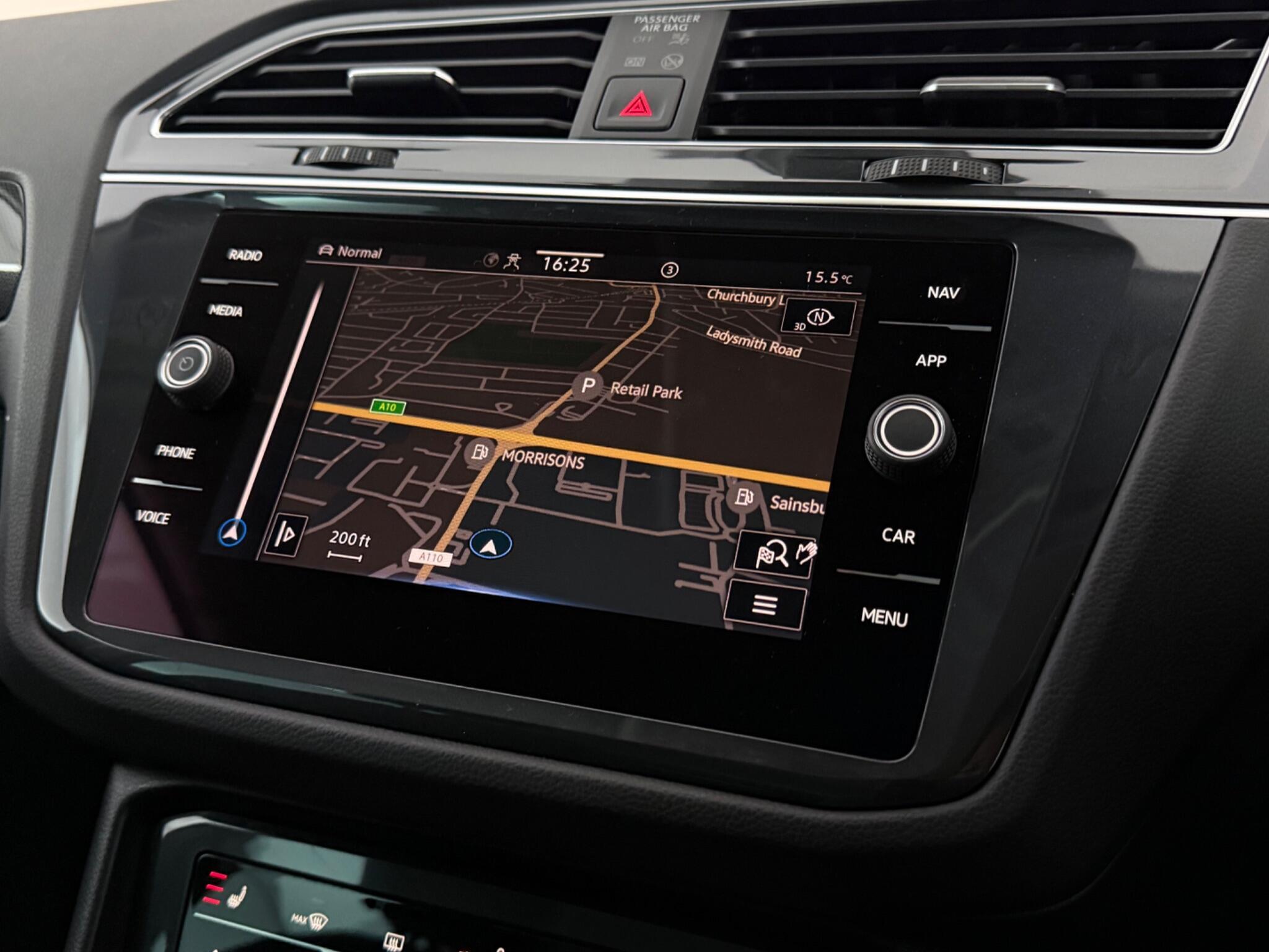 Volkswagen Tiguan view 24