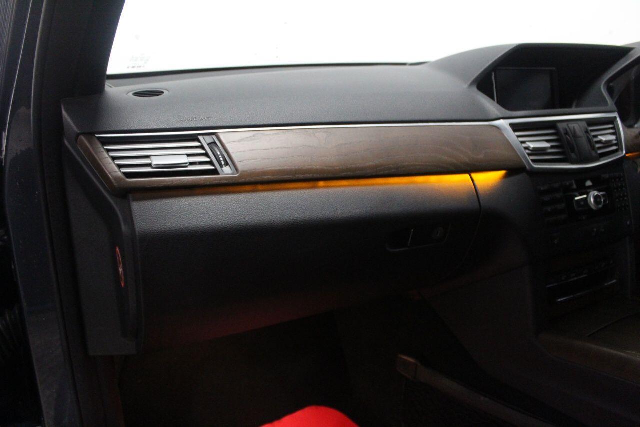 Mercedes-Benz E-Class view 32
