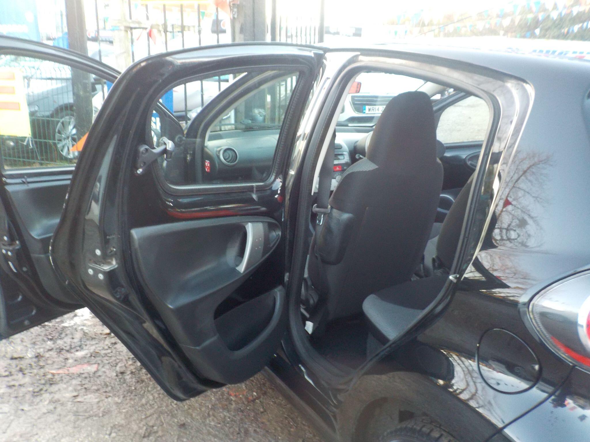 Toyota AYGO 1.0 VVT-i Move Euro 5 5dr