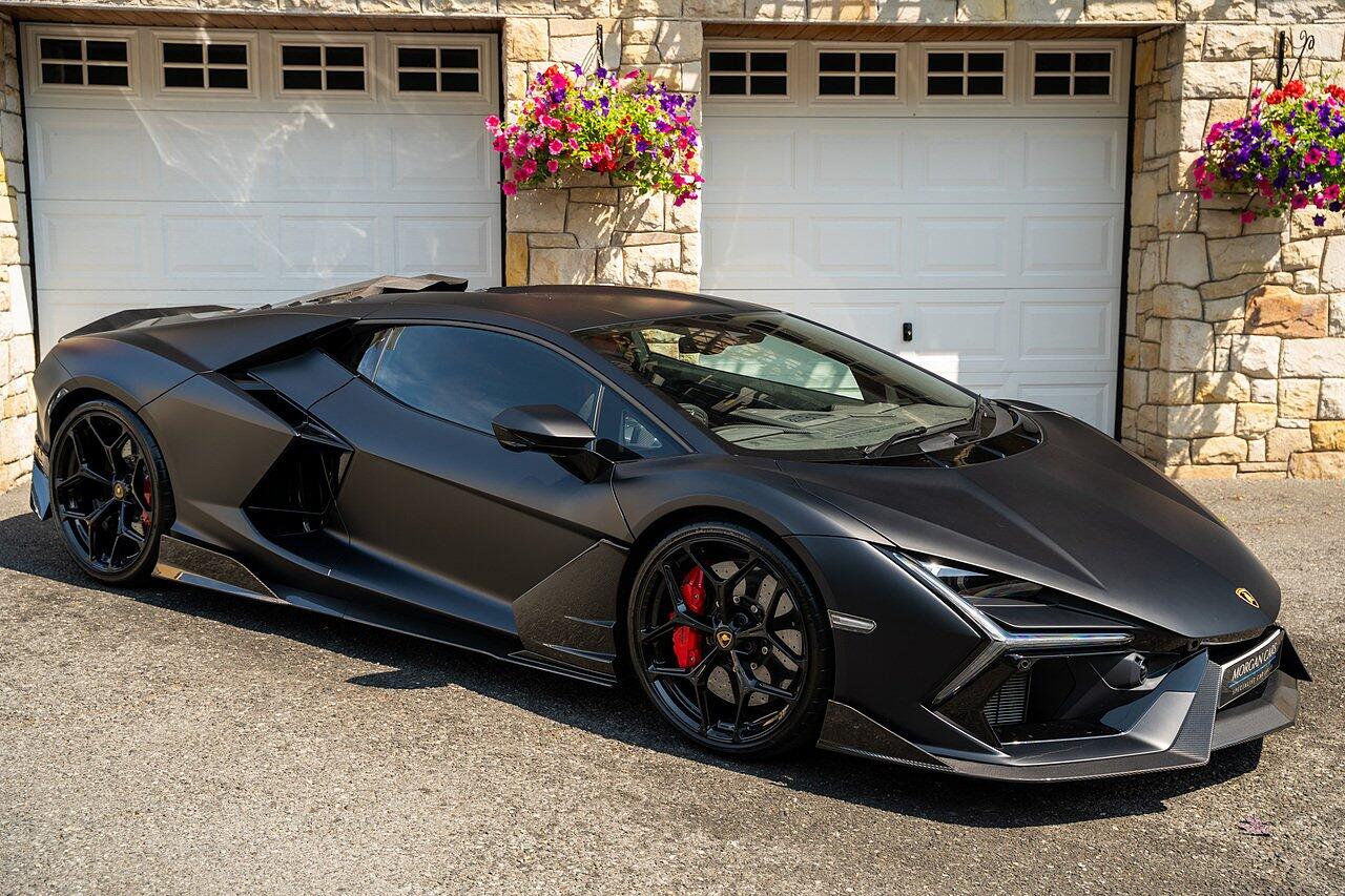 Lamborghini Revuelto view 3