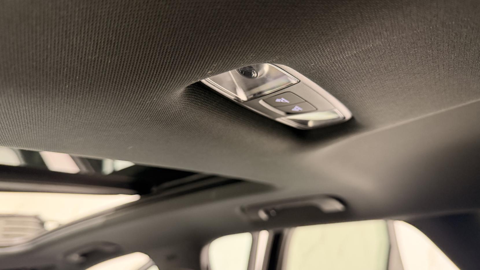 Audi Q3 view 23