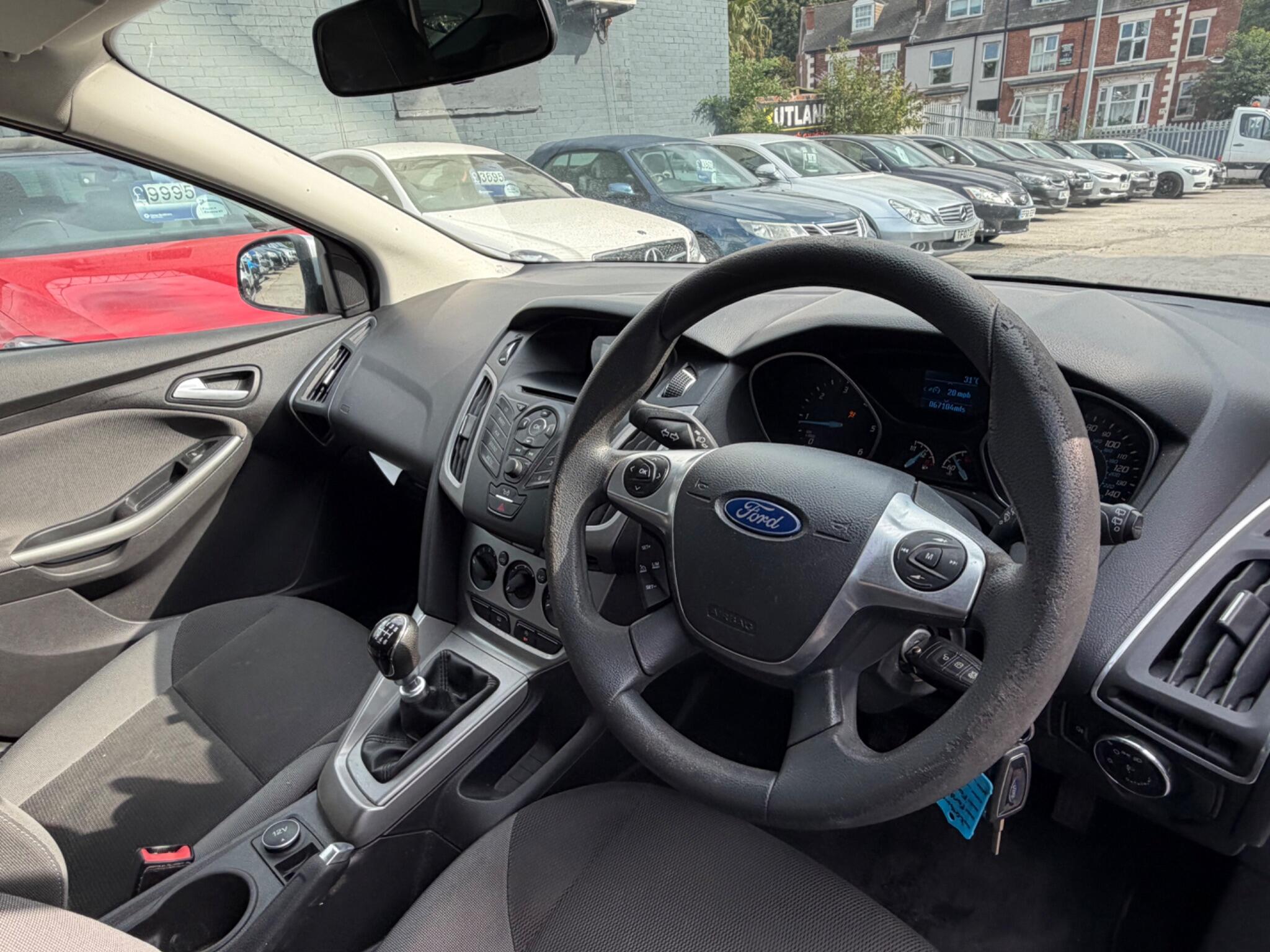Ford Focus view 11