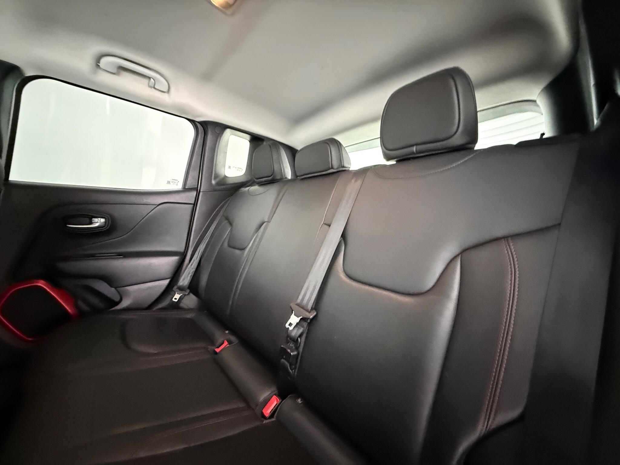 Jeep Renegade view 31