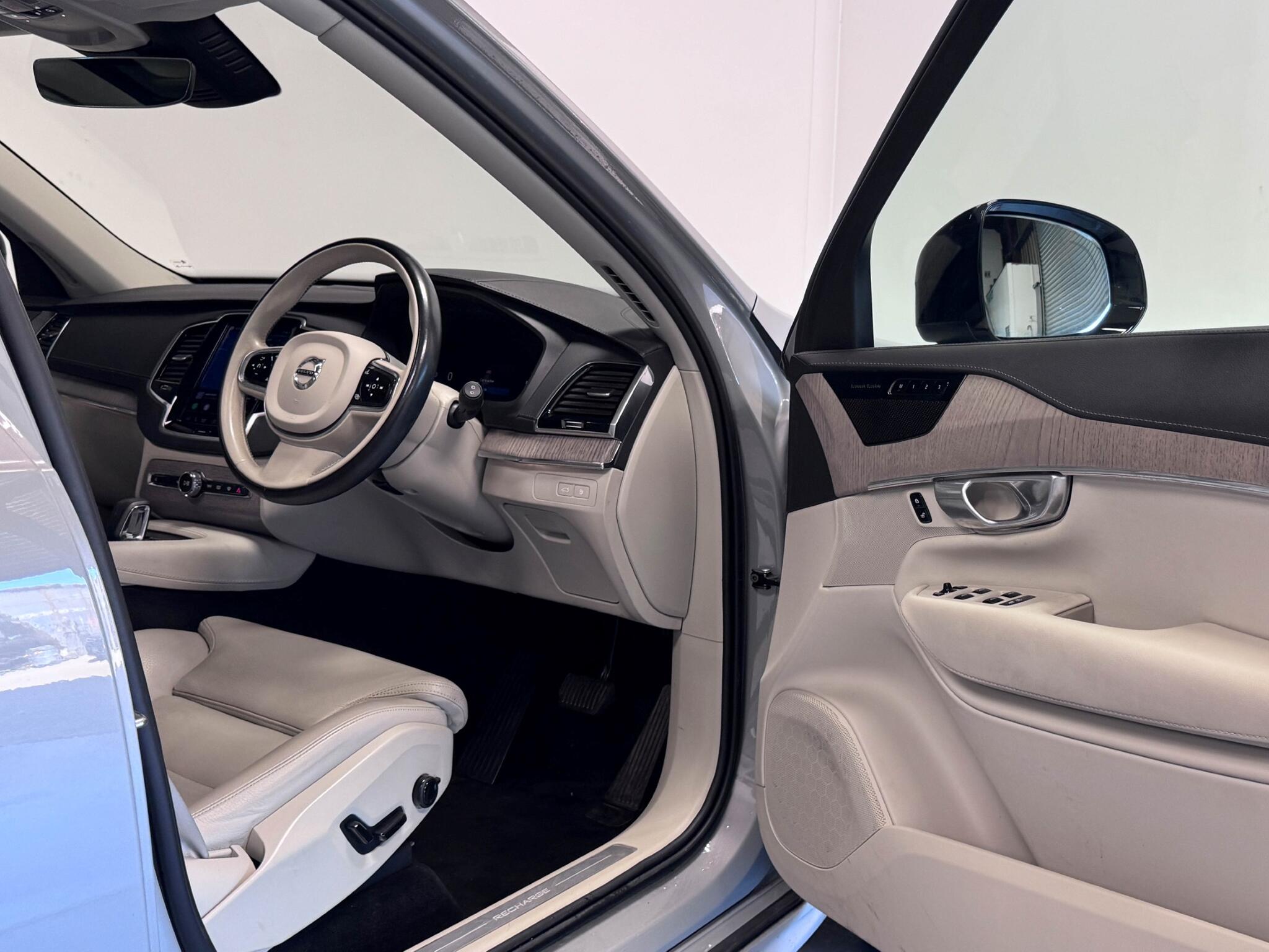 Volvo XC90 view 37