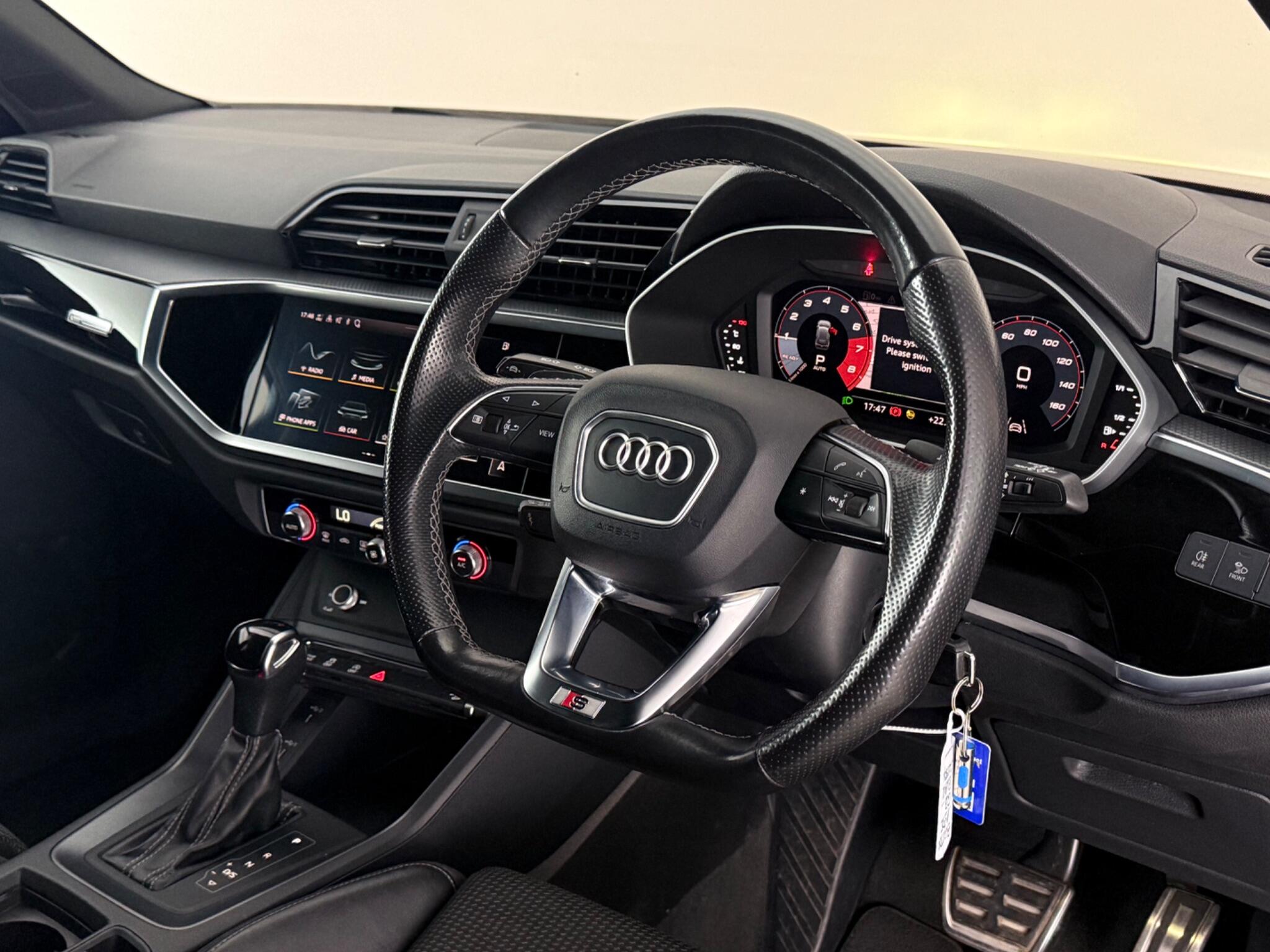 Audi Q3 view 3