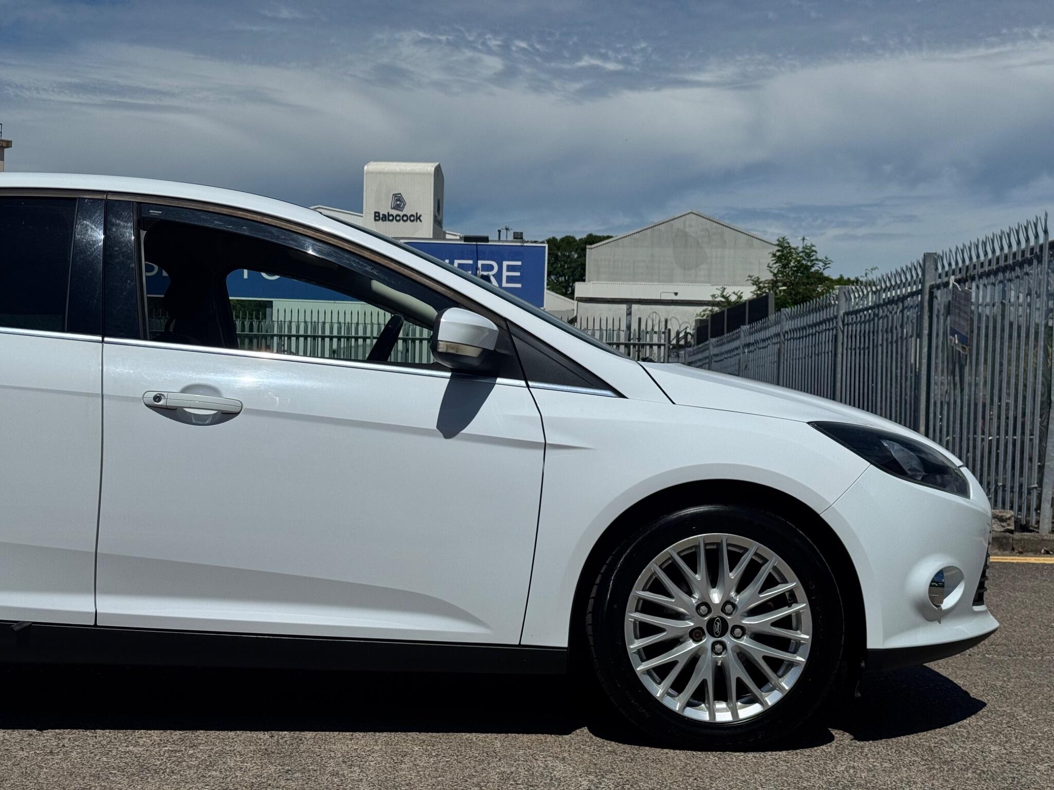 Ford Focus view 15