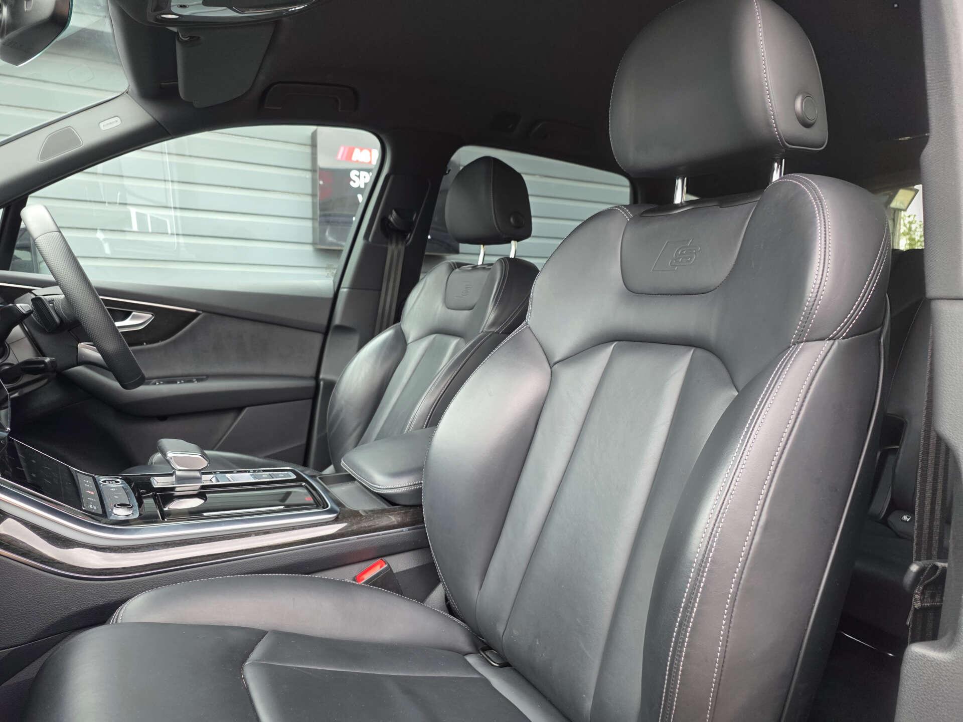 Audi Q7 view 25