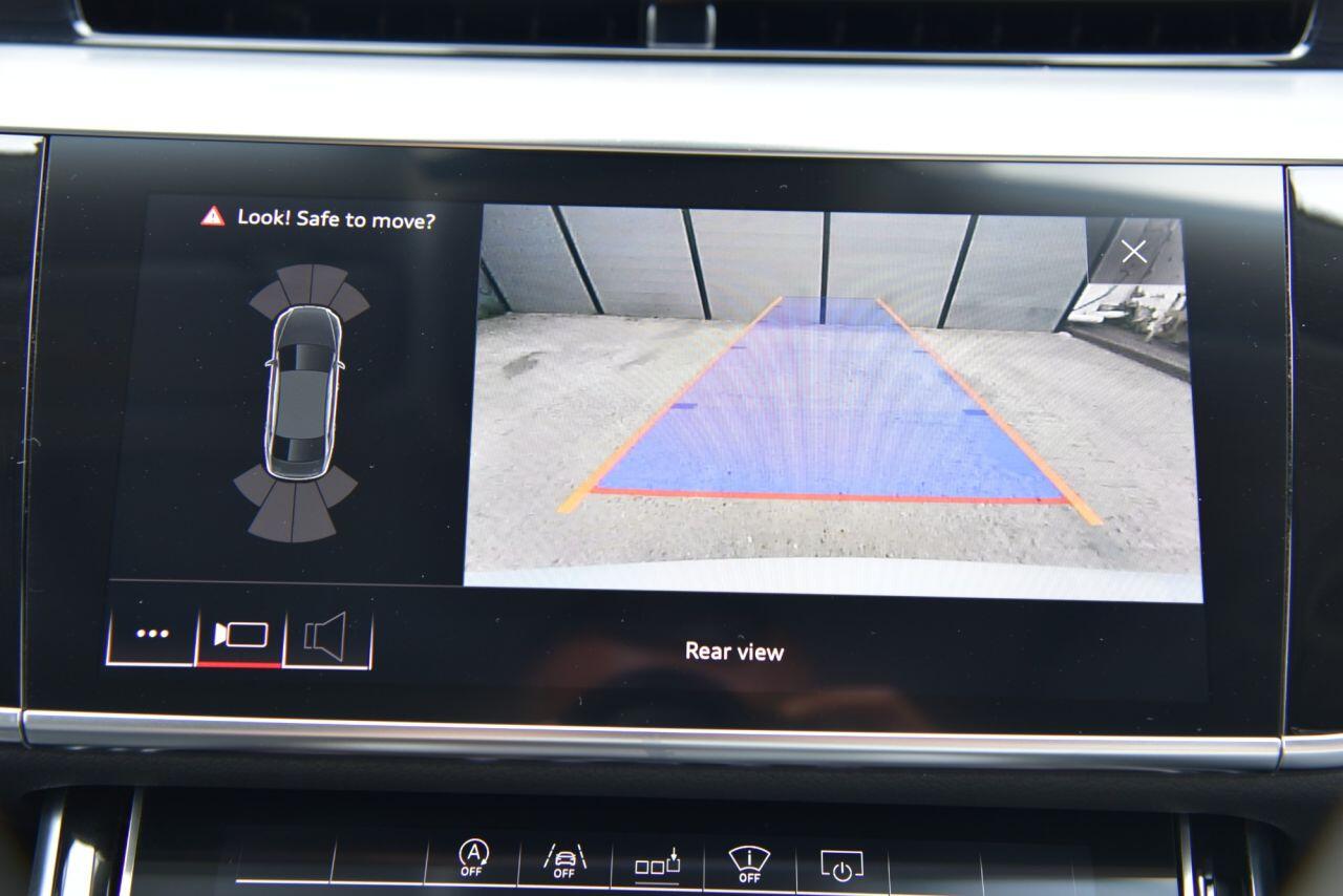 Audi A8 view 11