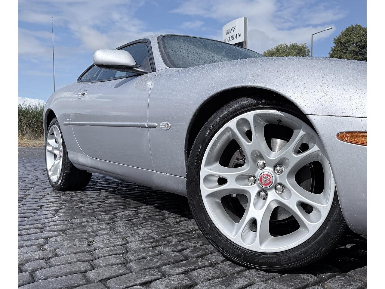 Jaguar XK8 view 3