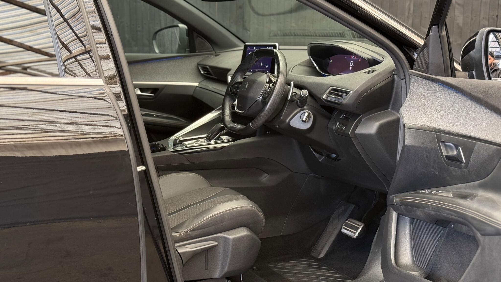 Peugeot 3008 view 18