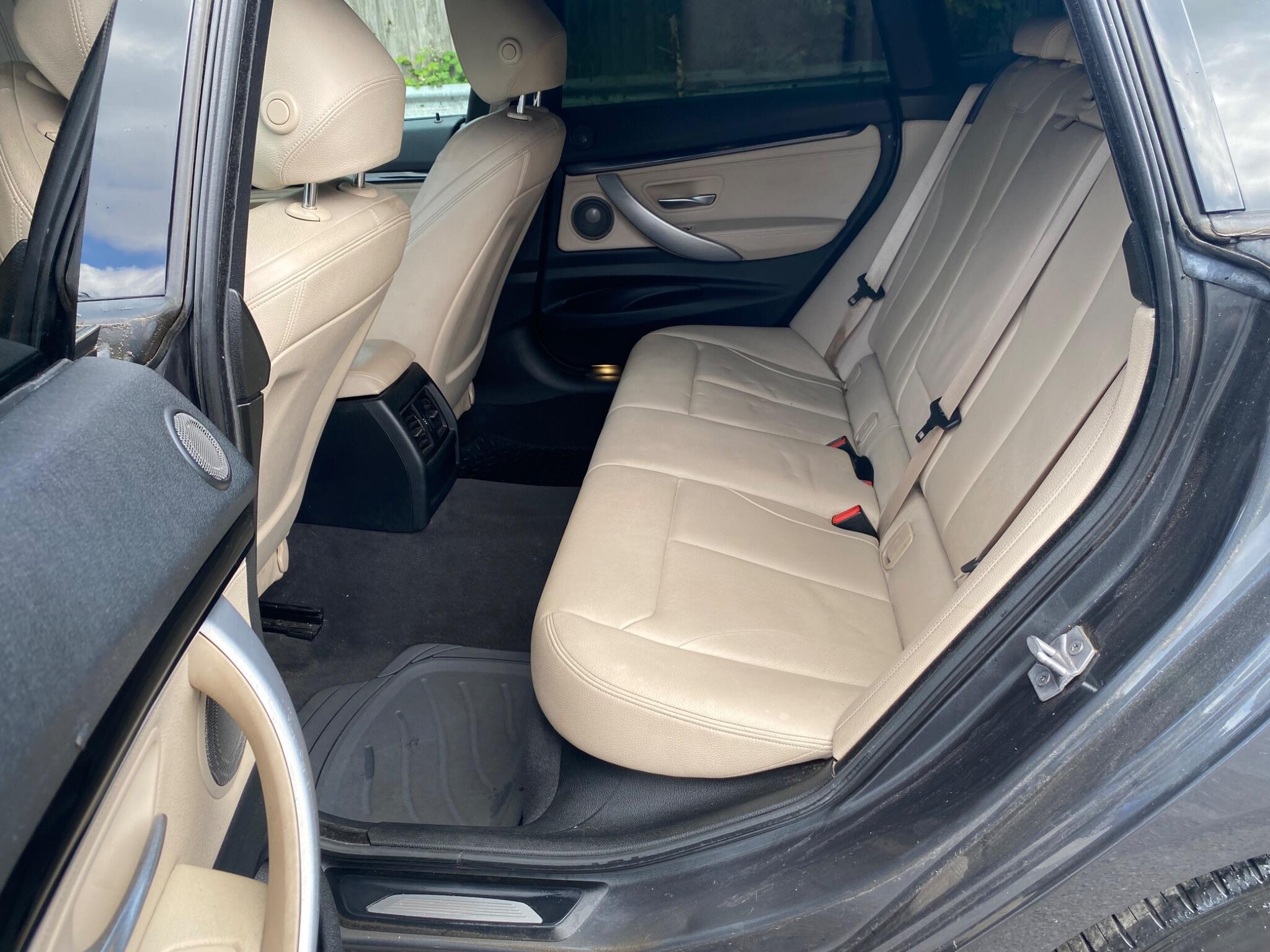 BMW 3 Series view 23