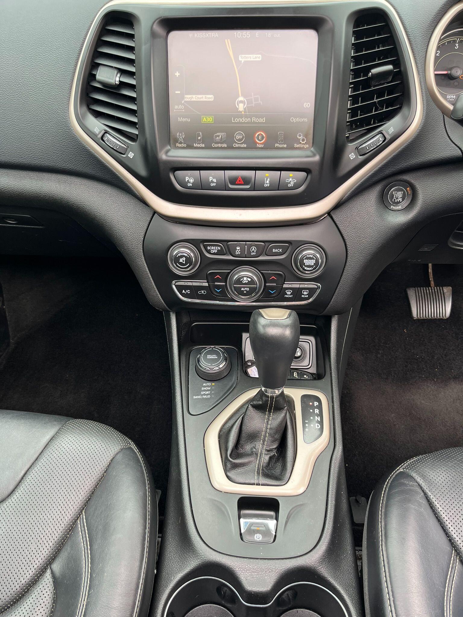Jeep Cherokee view 11