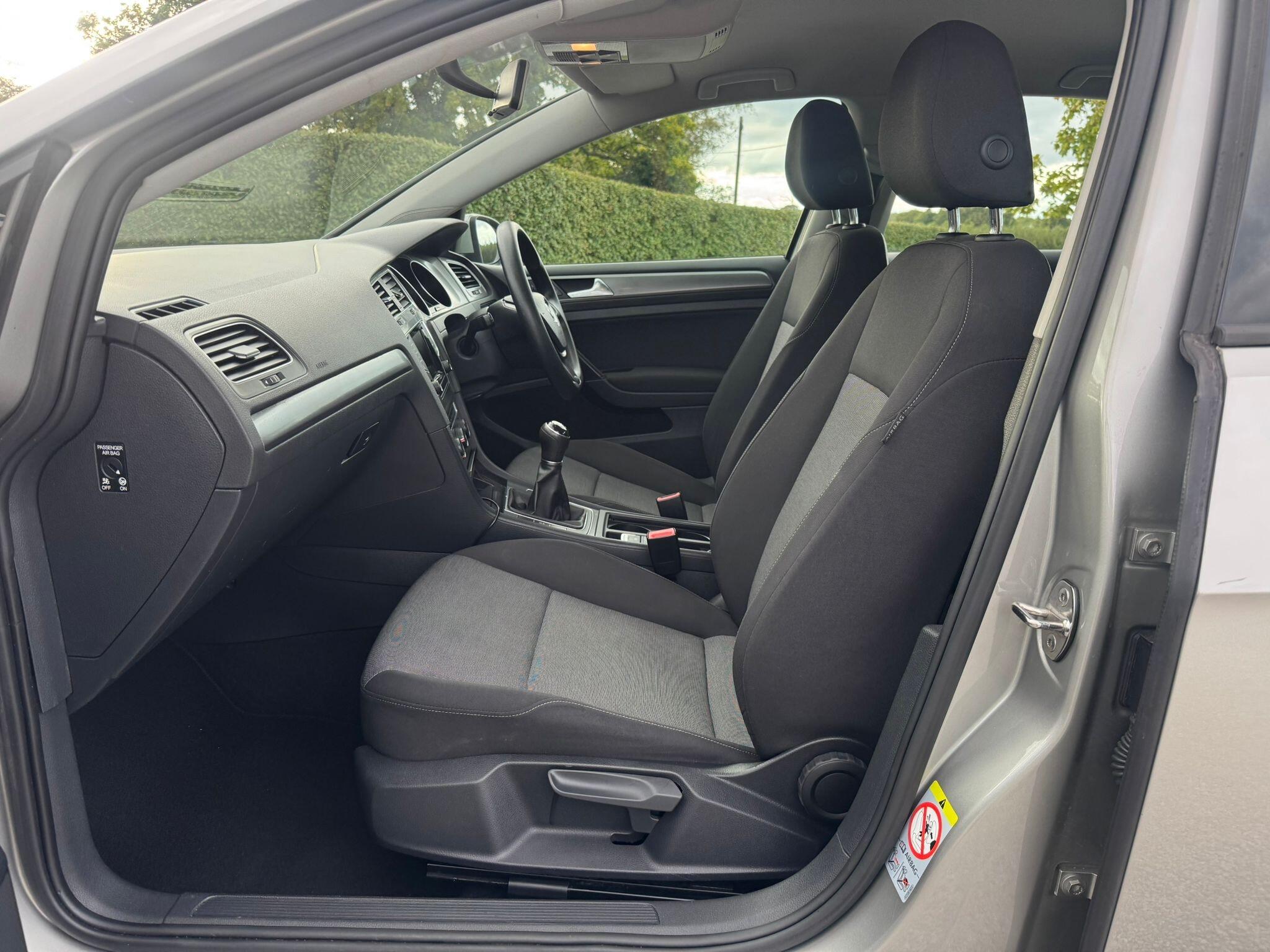 2013 Volkswagen Golf image 21