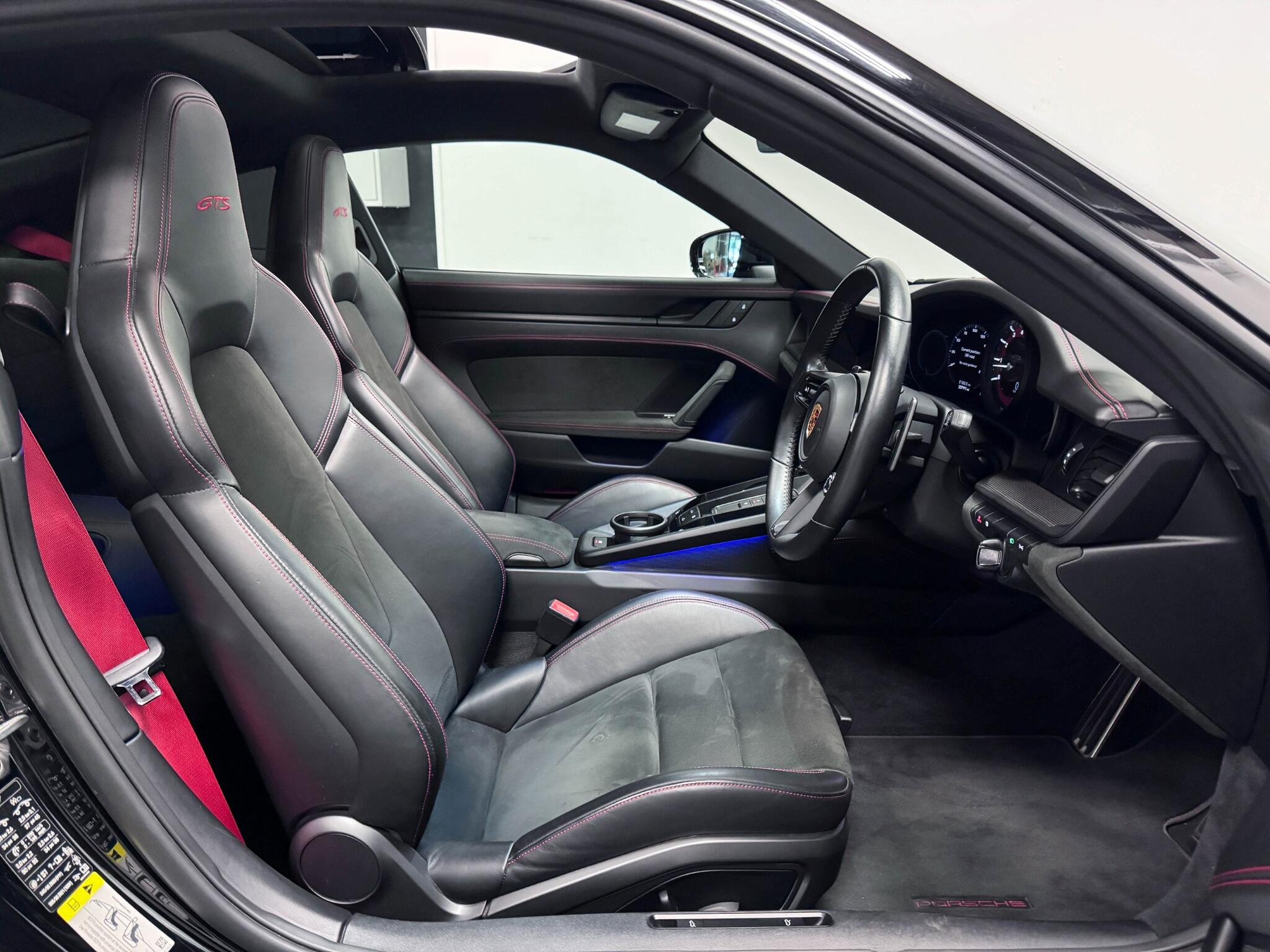 Porsche 911 view 36