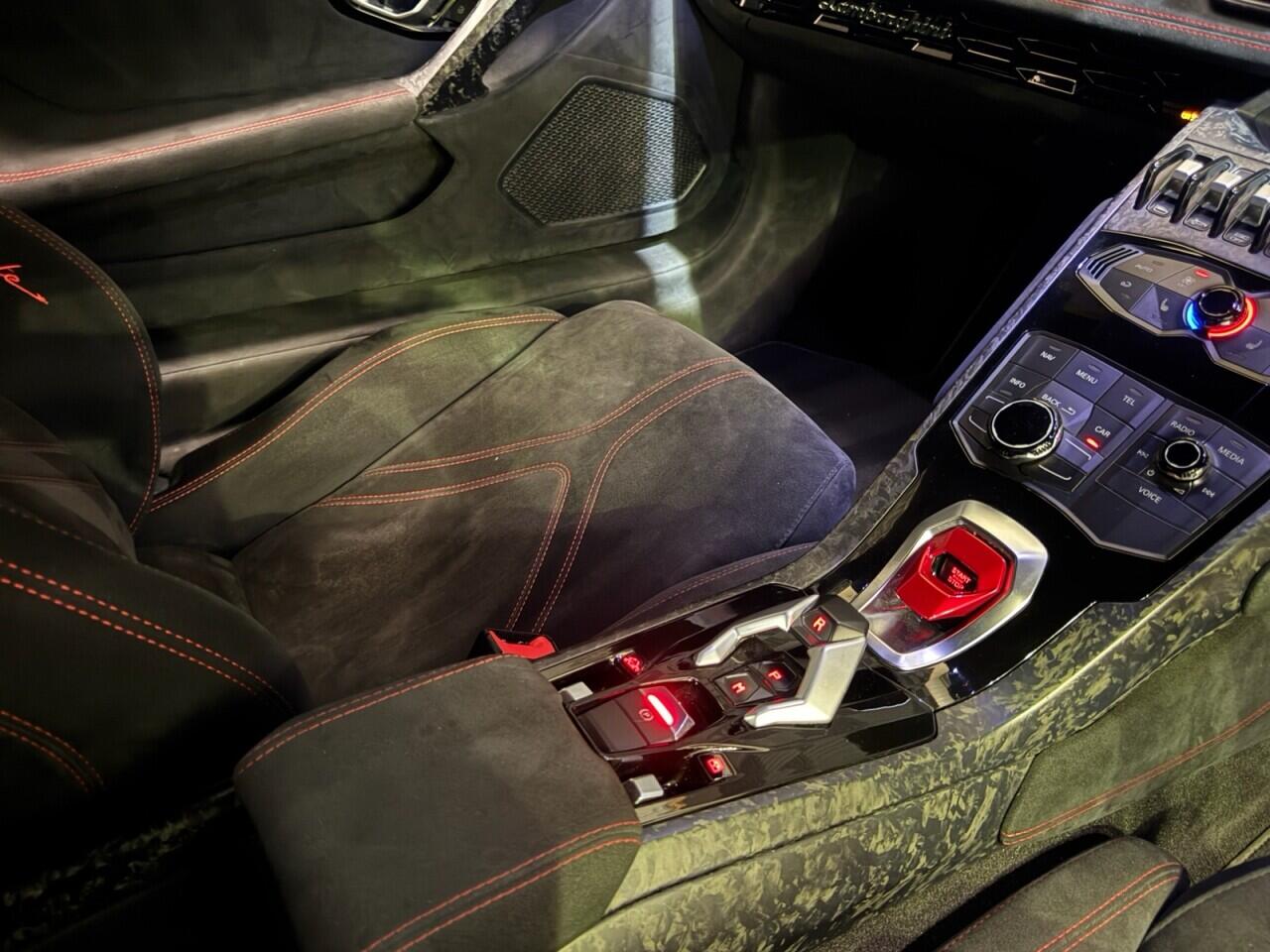 Lamborghini Performante Spyder view 14