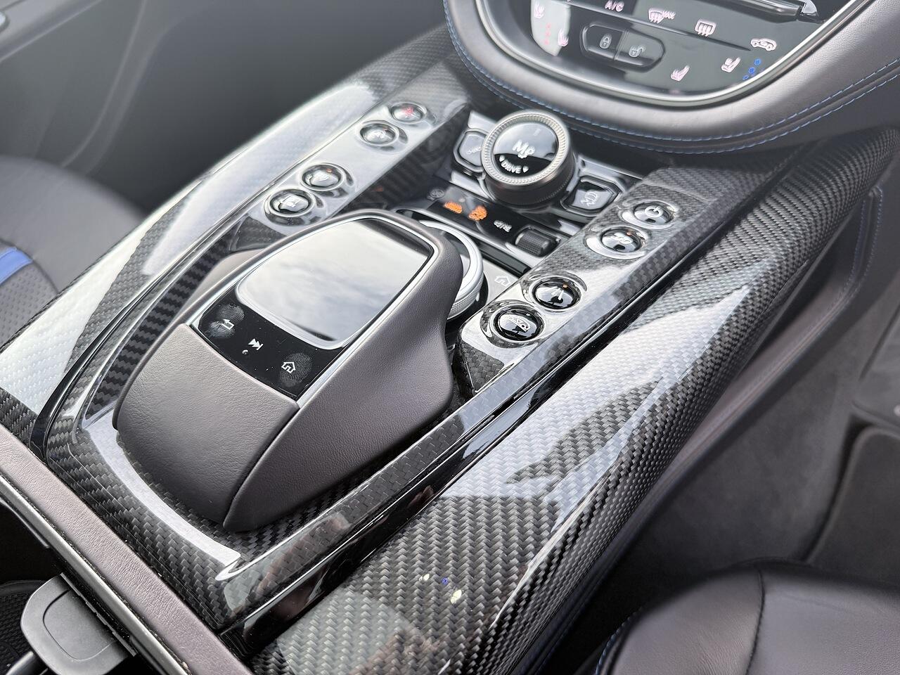 Aston Martin DBX view 32
