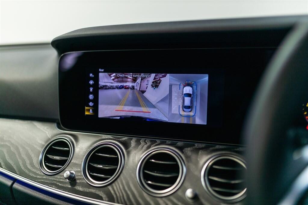 Mercedes-Benz E-Class view 40