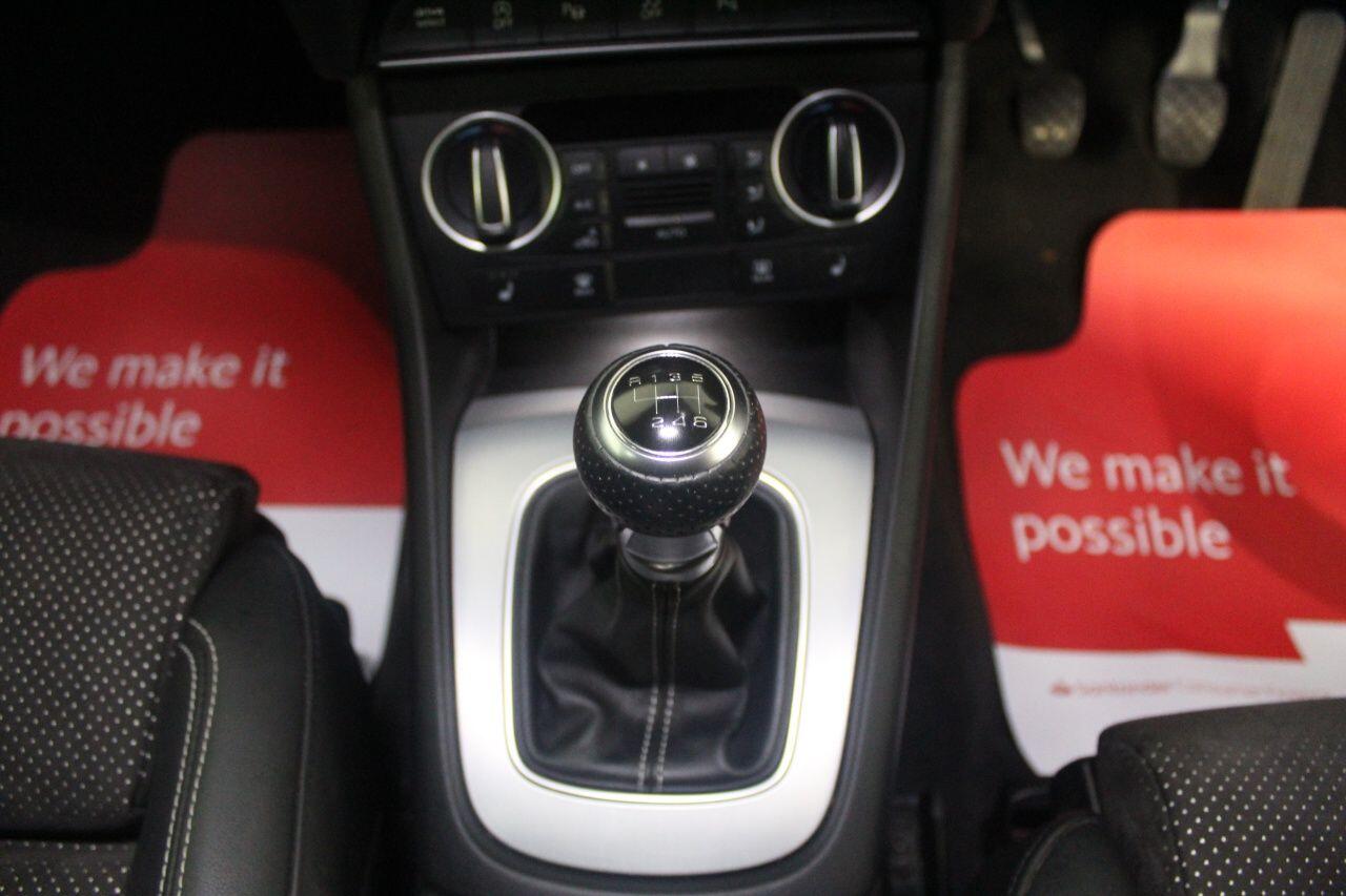 Audi Q3 view 44