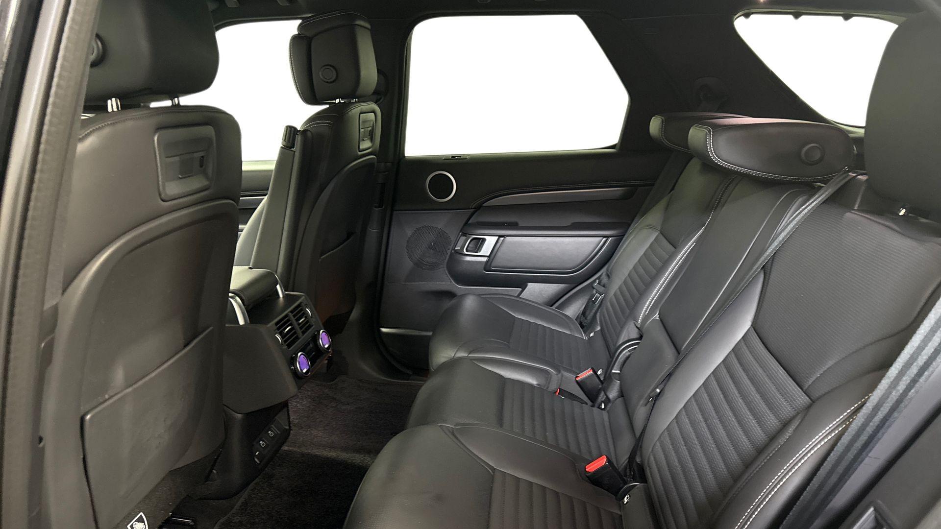 Land Rover Discovery view 4