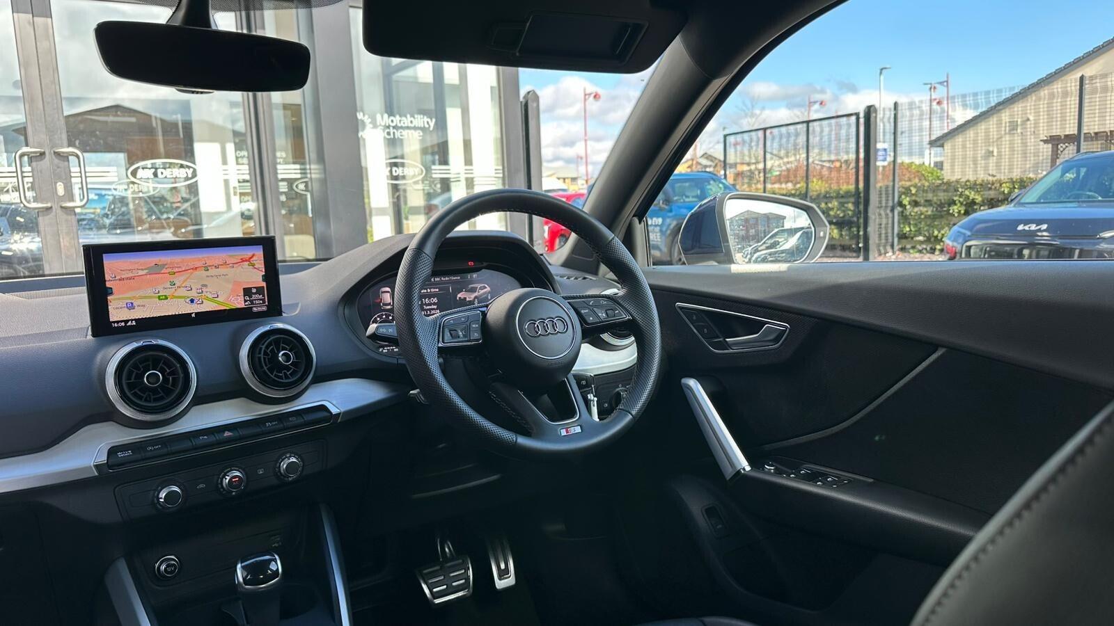 Audi Q2 view 16