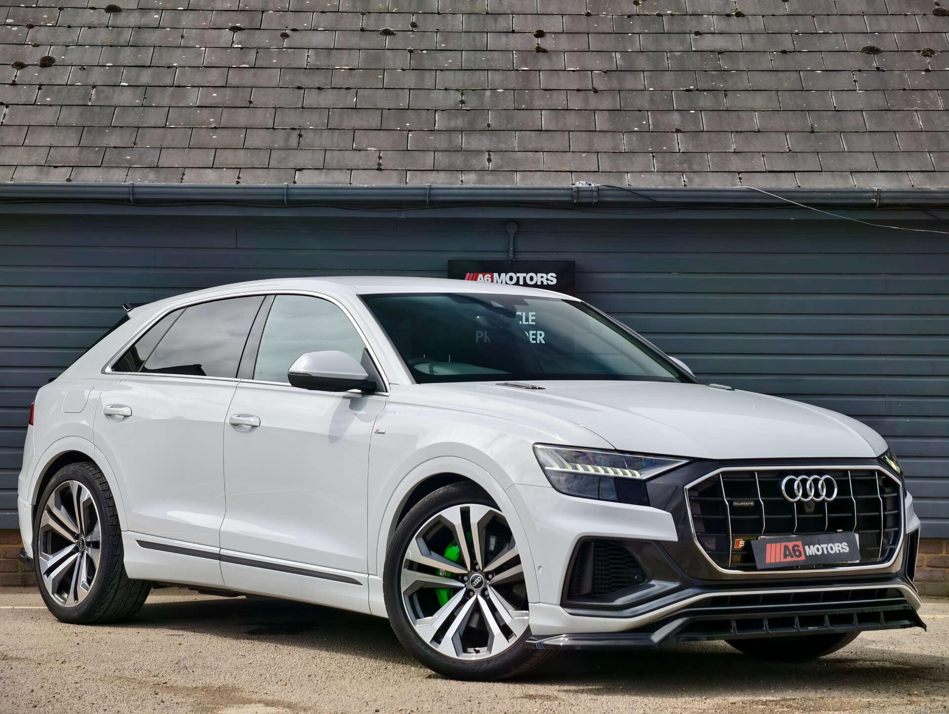 Audi Q8 view 5
