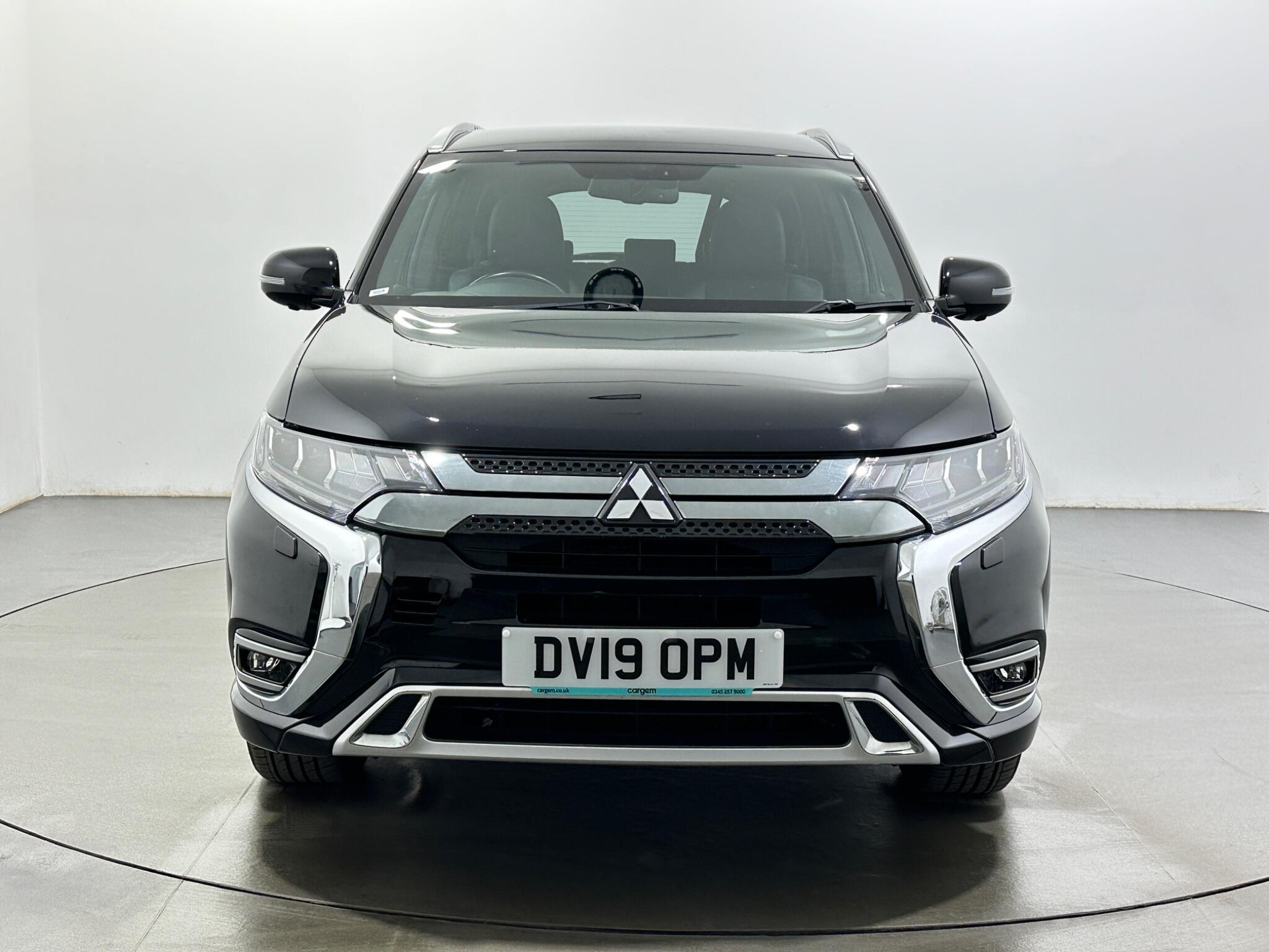 Mitsubishi Outlander view 3
