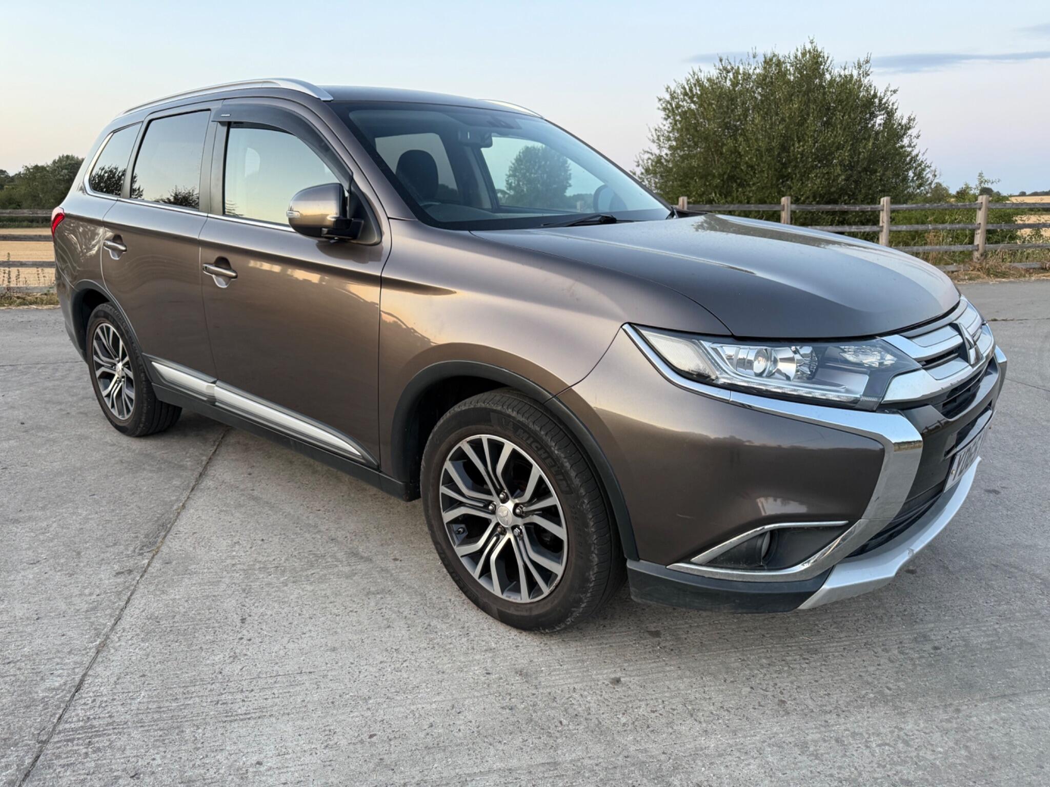 Mitsubishi Outlander 2.2 DI-D GX3 SUV 5dr Diesel Manual 4WD Euro 6 (s/s) (147 ps) — photo 6 of 90