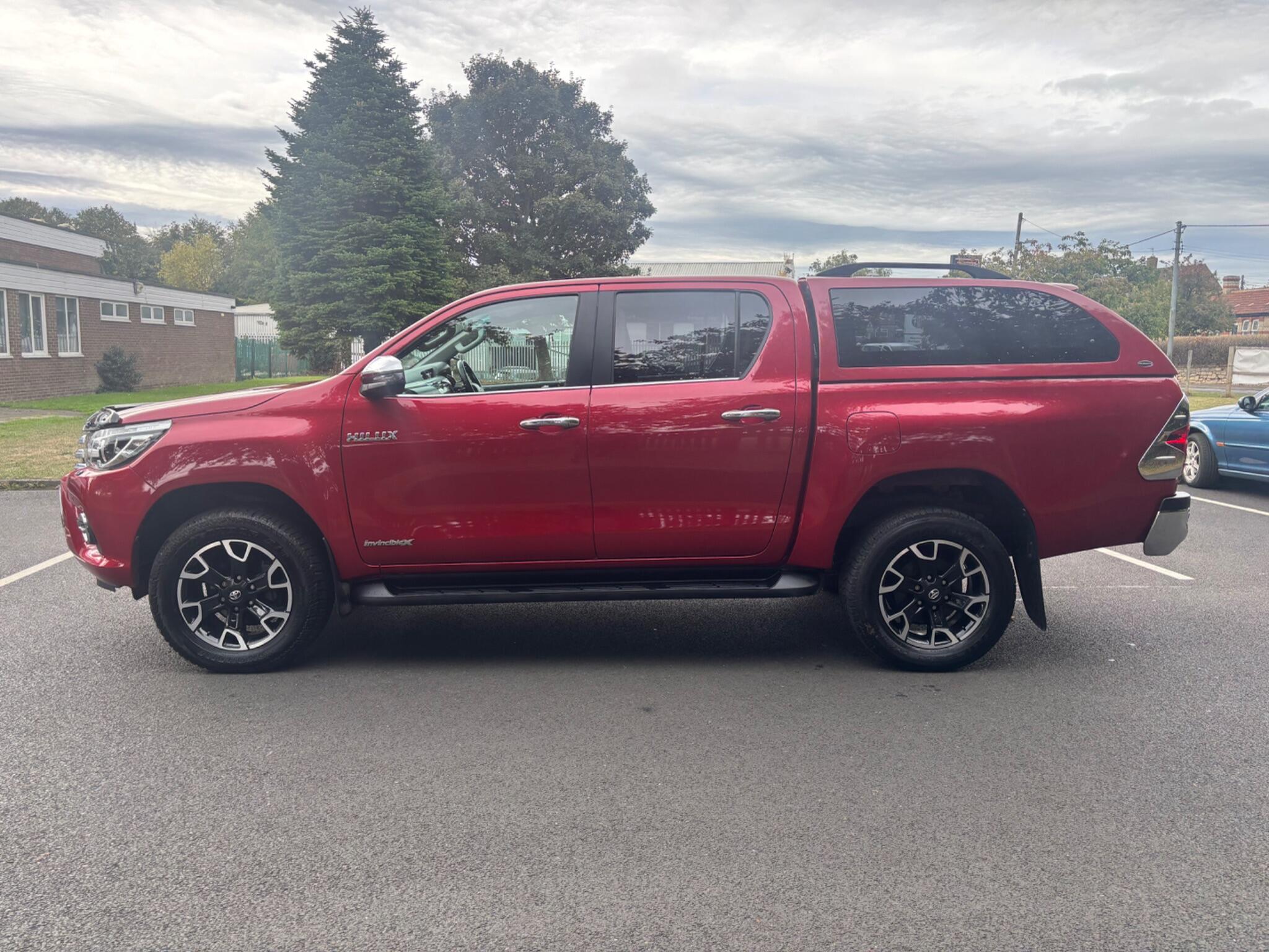 Toyota Hilux view 4