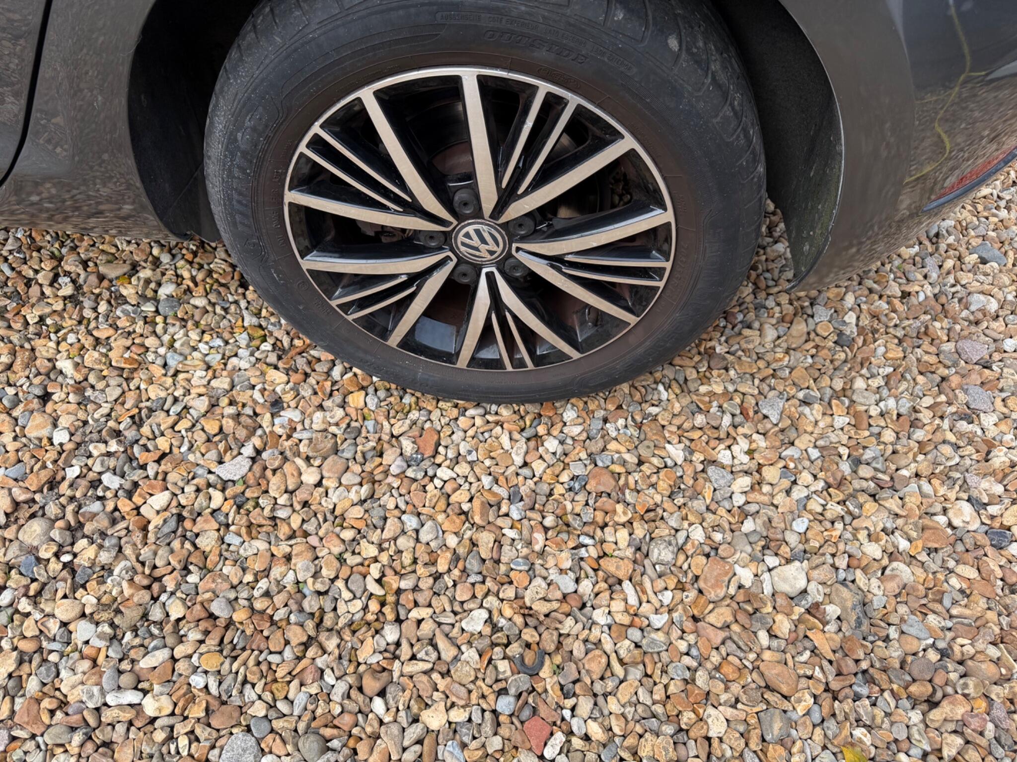 Volkswagen Golf view 28