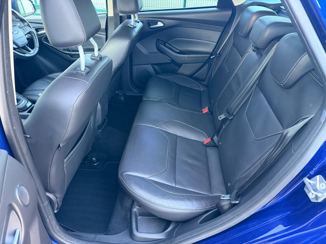 Ford Focus view 14