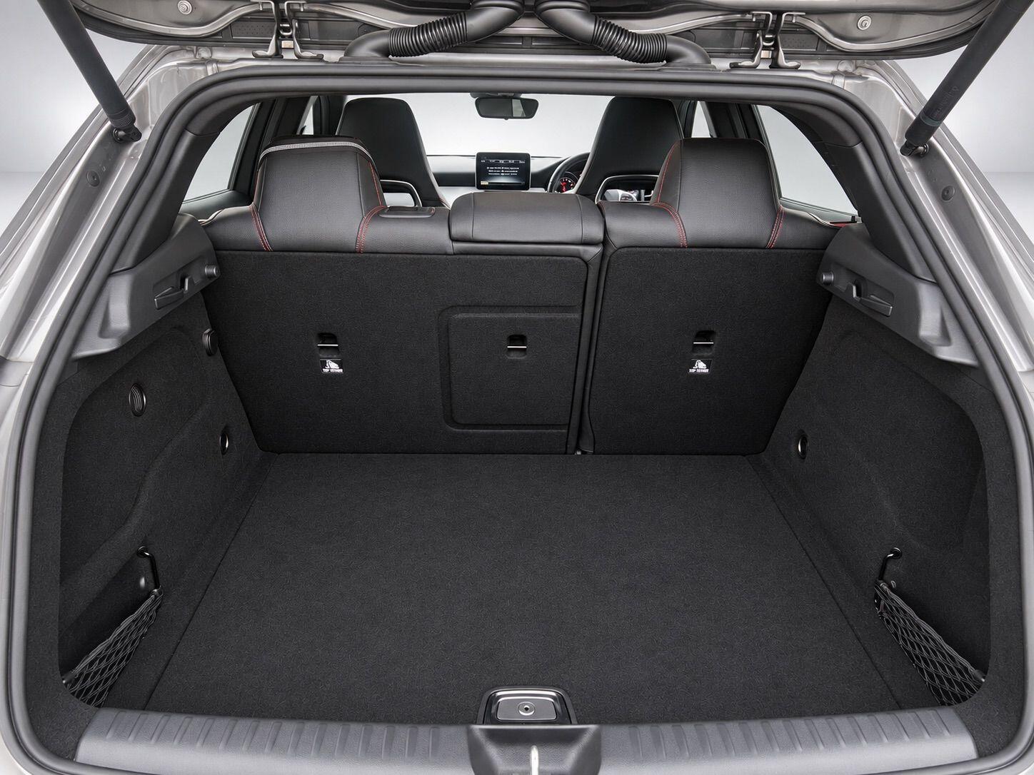Mercedes-Benz Gla view 41