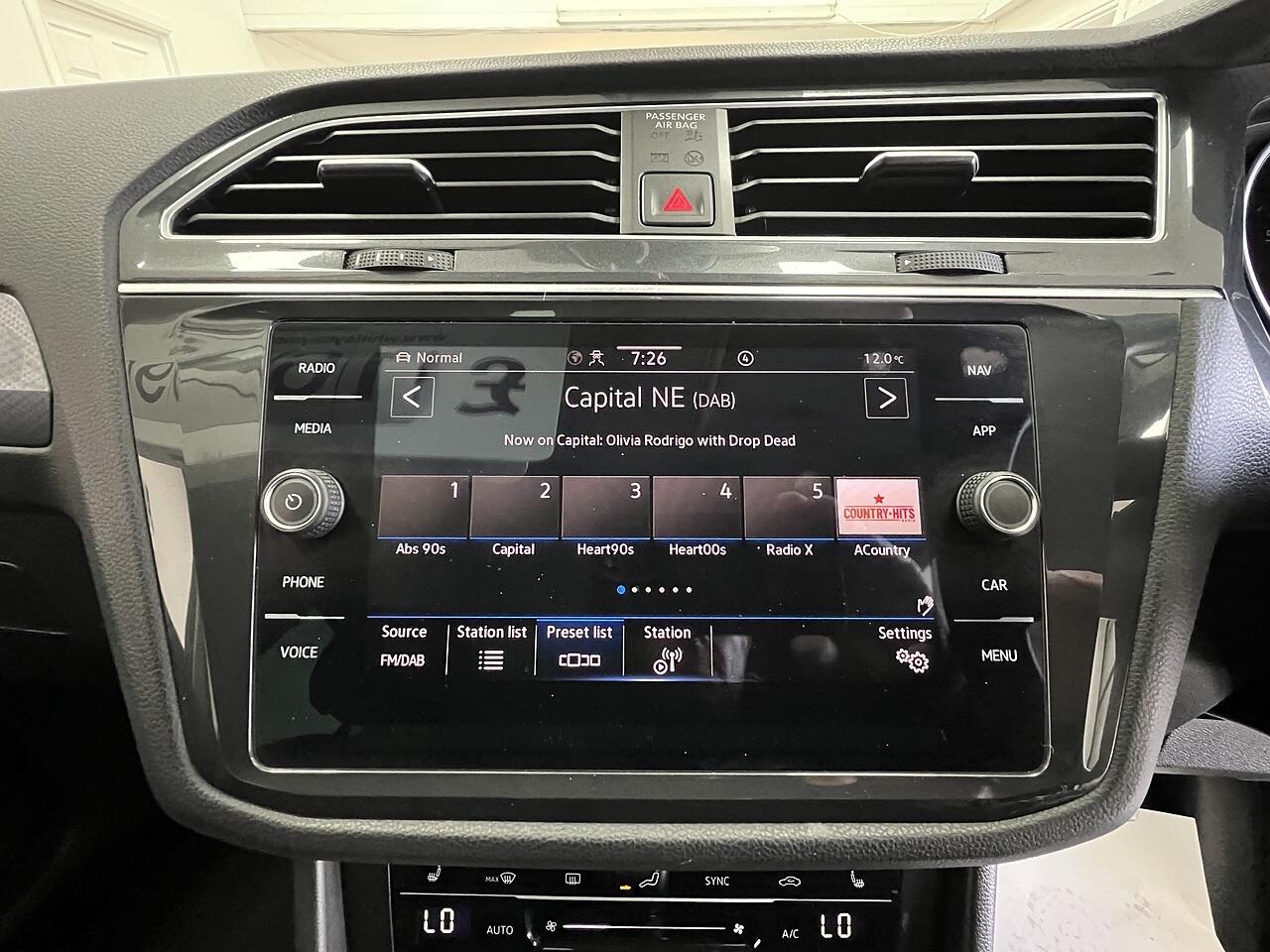 Volkswagen Tiguan view 11