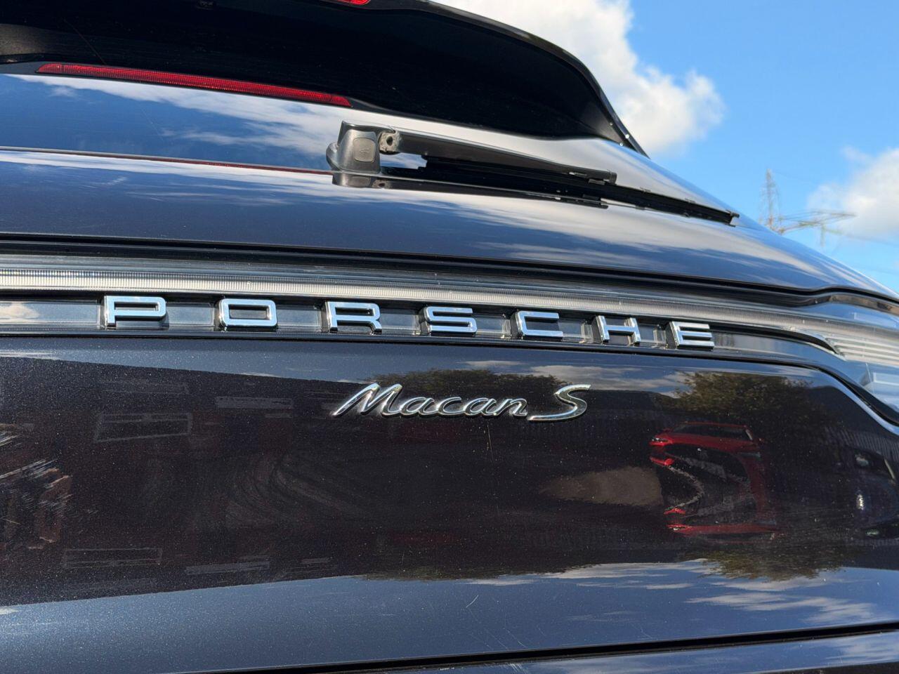 Porsche Macan view 23