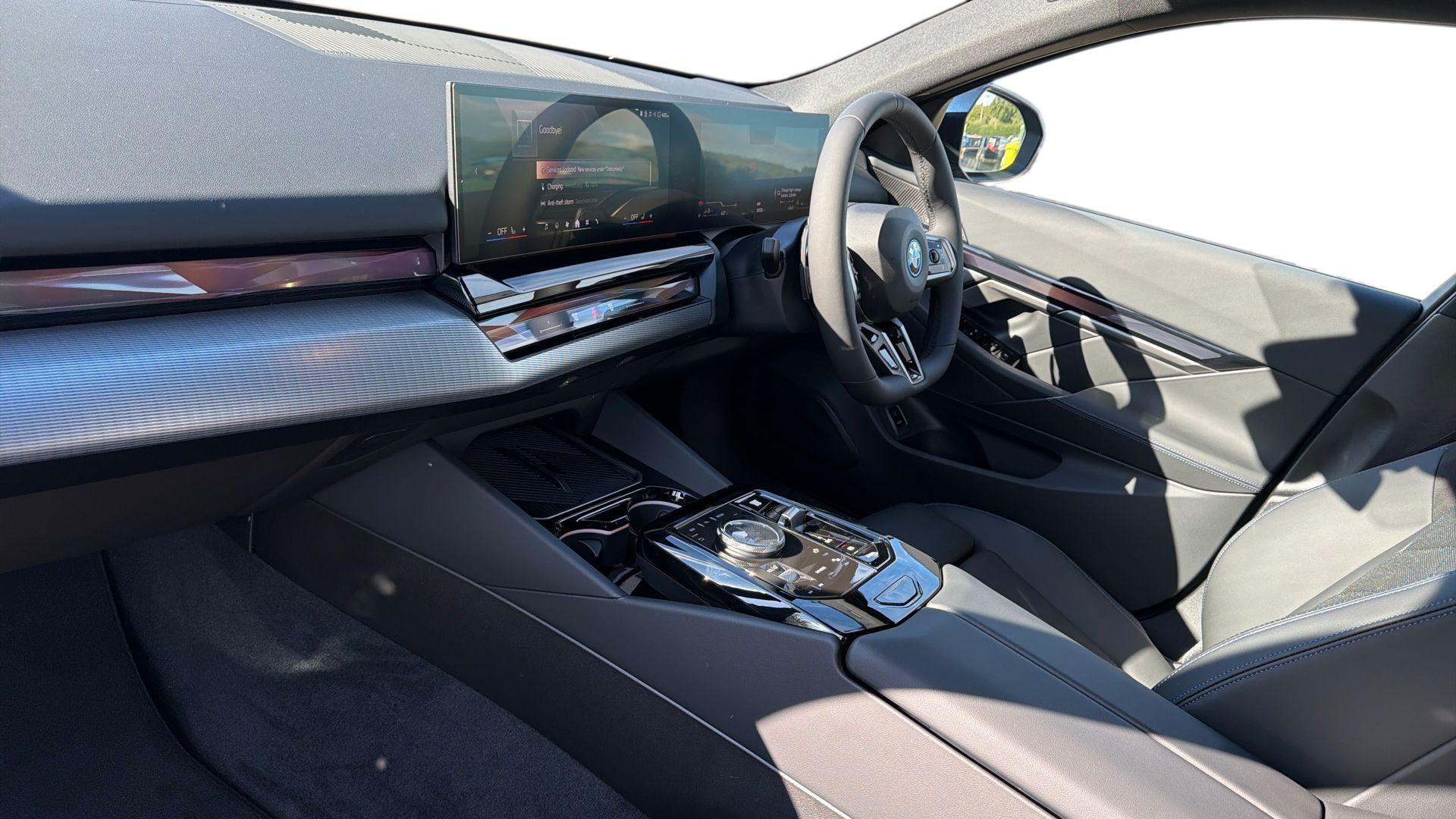 BMW 5 Series view 7