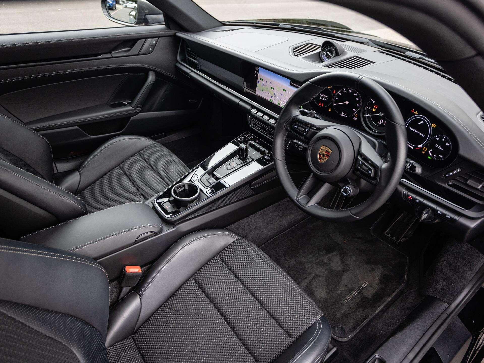 Porsche 911 view 14