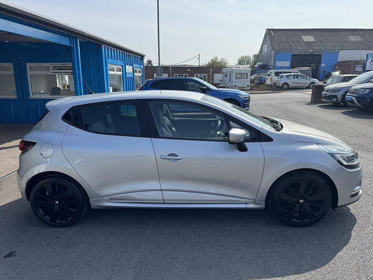 Renault Clio view 8