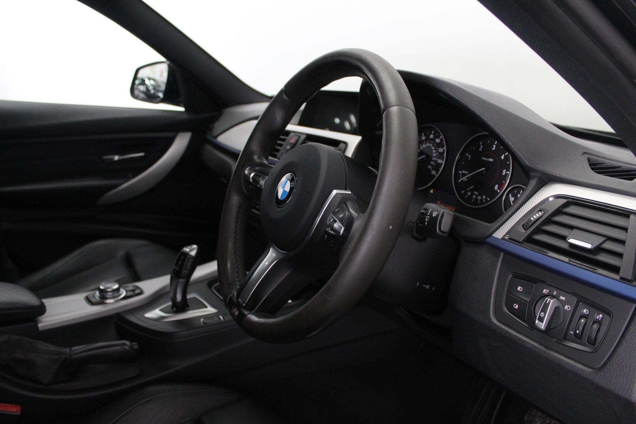 BMW 3 Series view 44