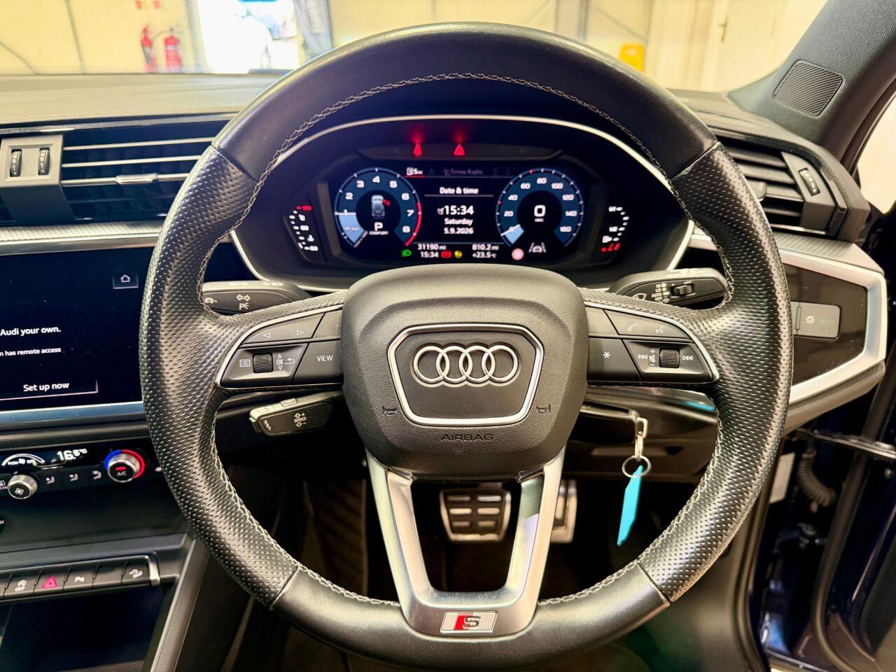 Audi Q3 view 13