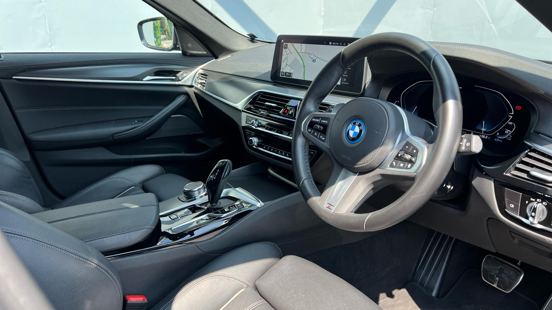 BMW 5 Series view 6