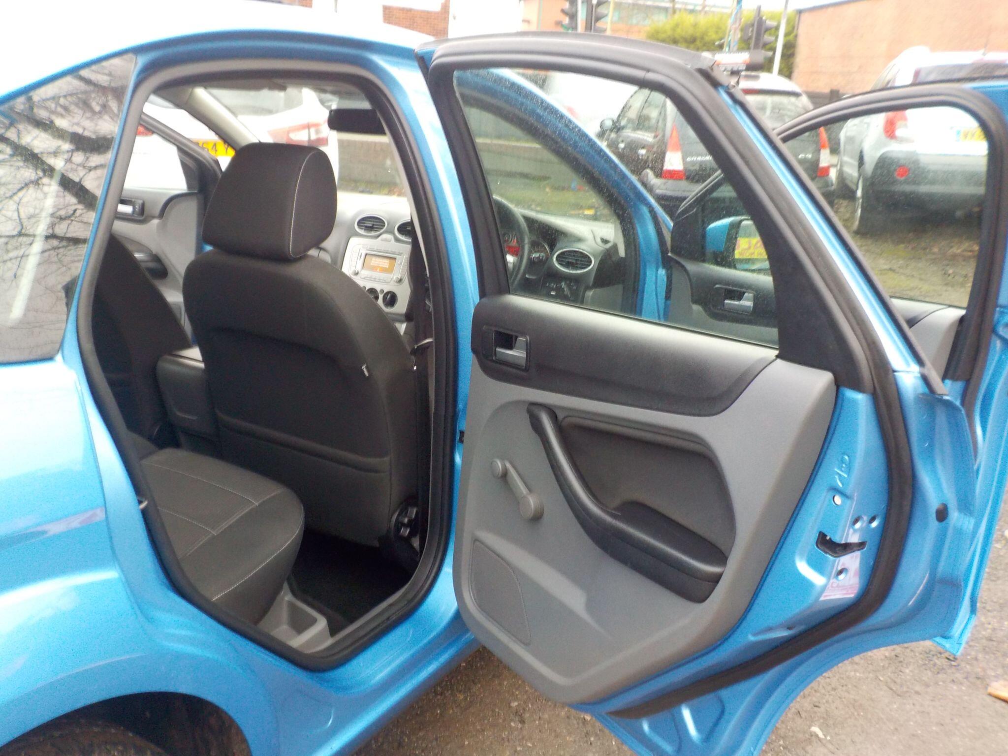 Ford Focus 1.6 Sport Auto 5dr