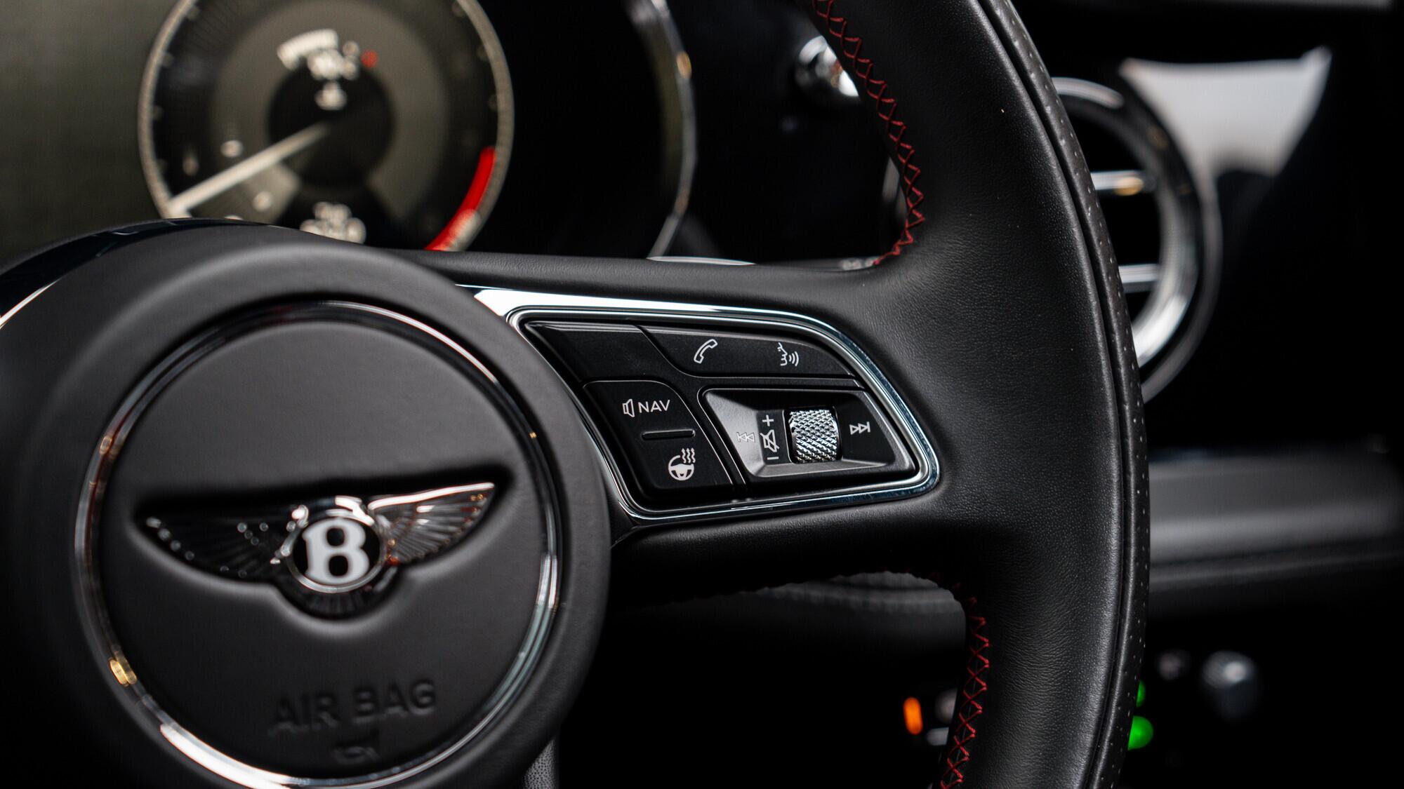 Bentley Bentayga view 18