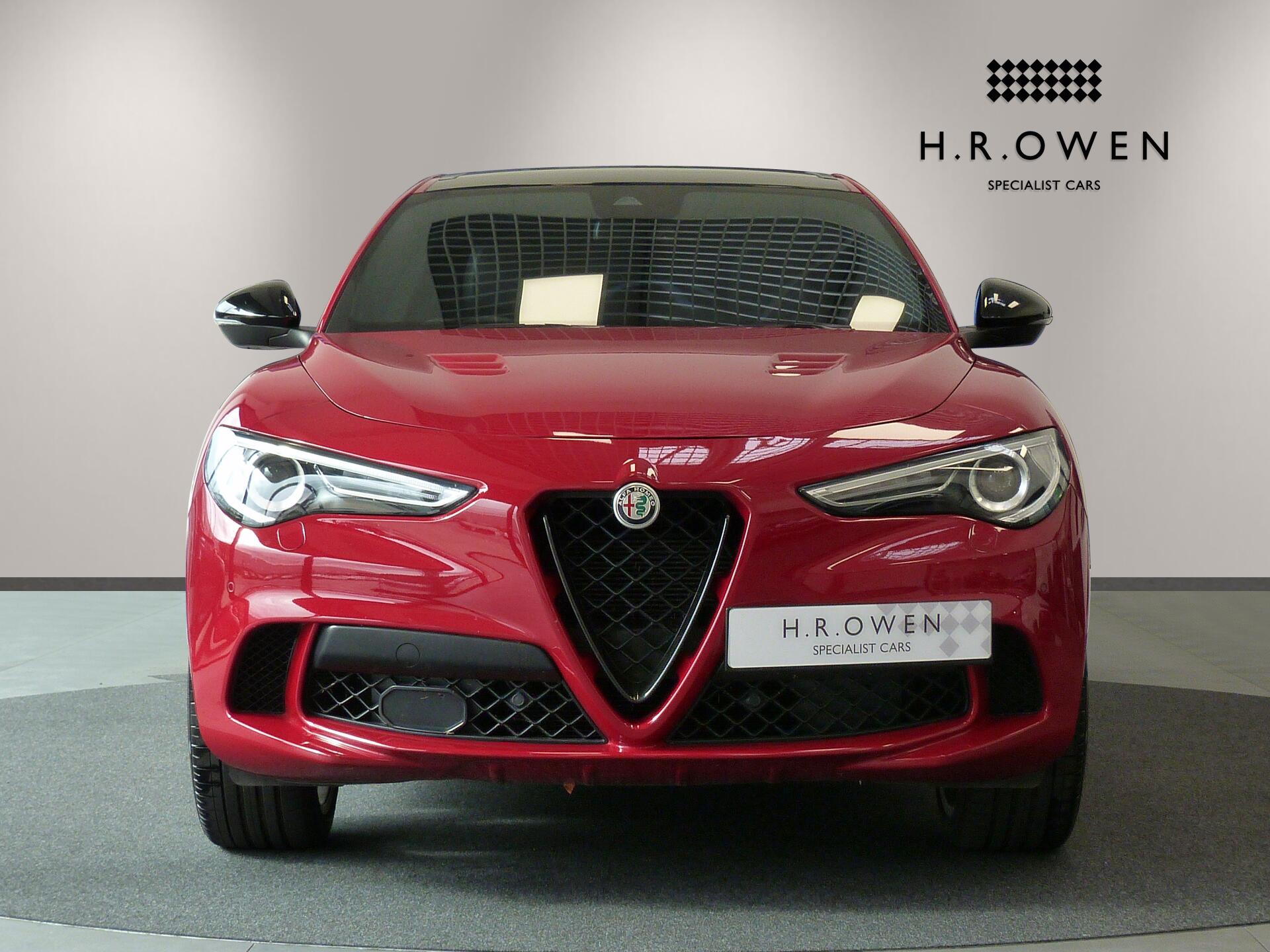 Alfa Romeo Stelvio view 9