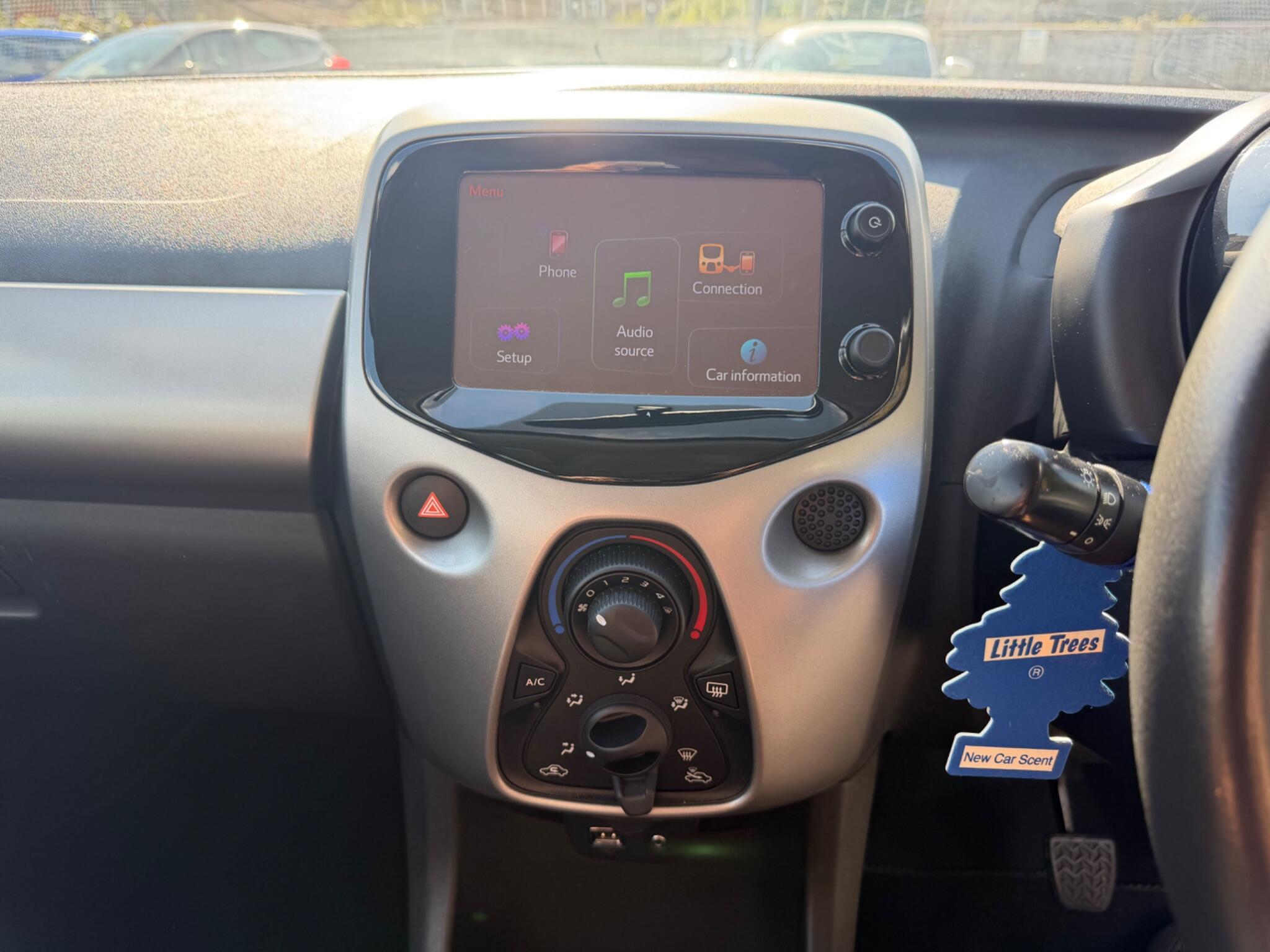 Peugeot 108 view 10