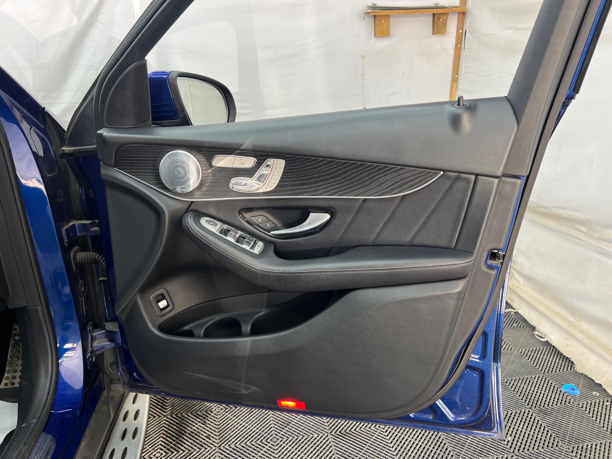 Mercedes-Benz GLC view 33
