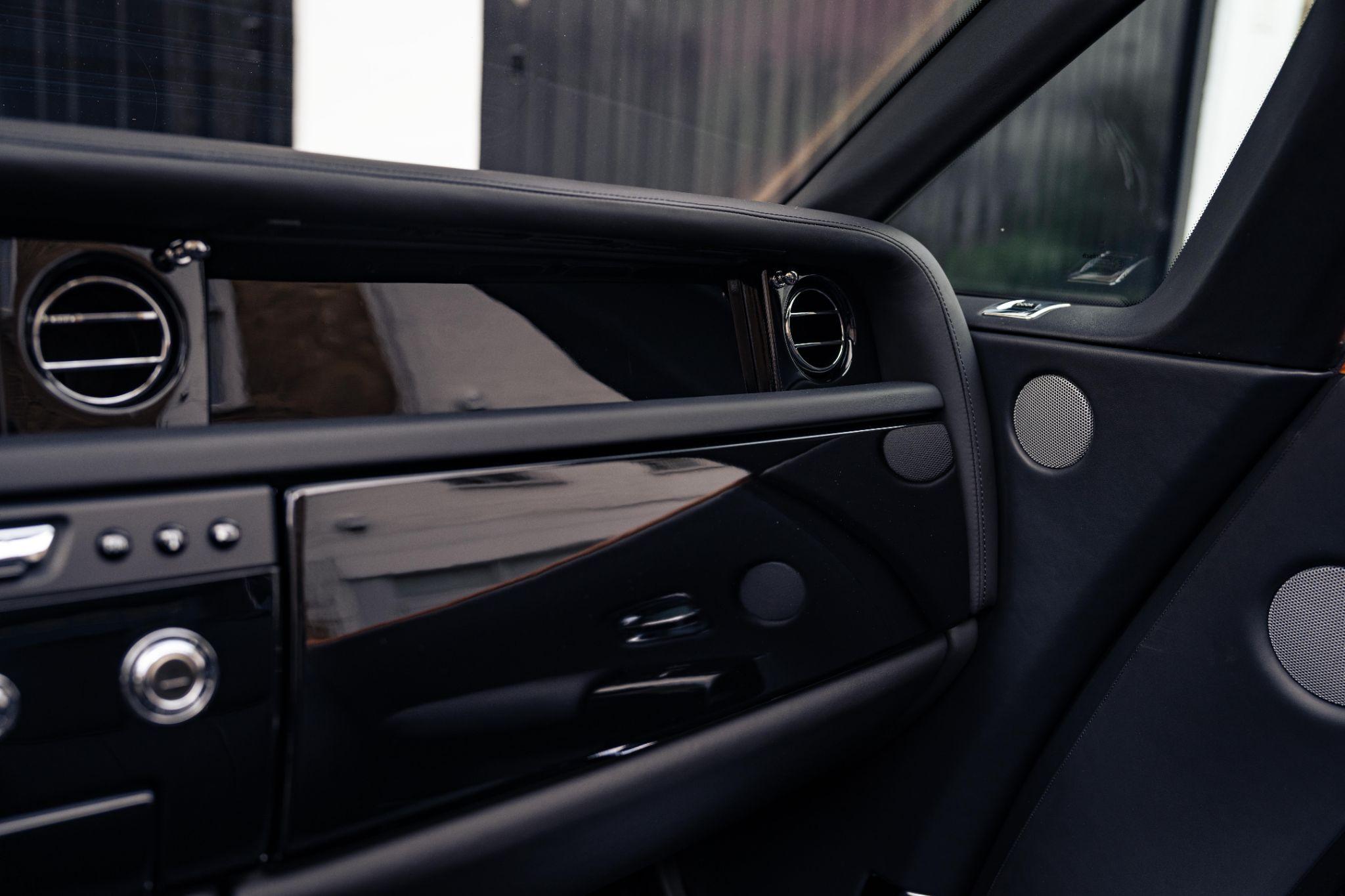 Rolls-Royce Phantom view 27