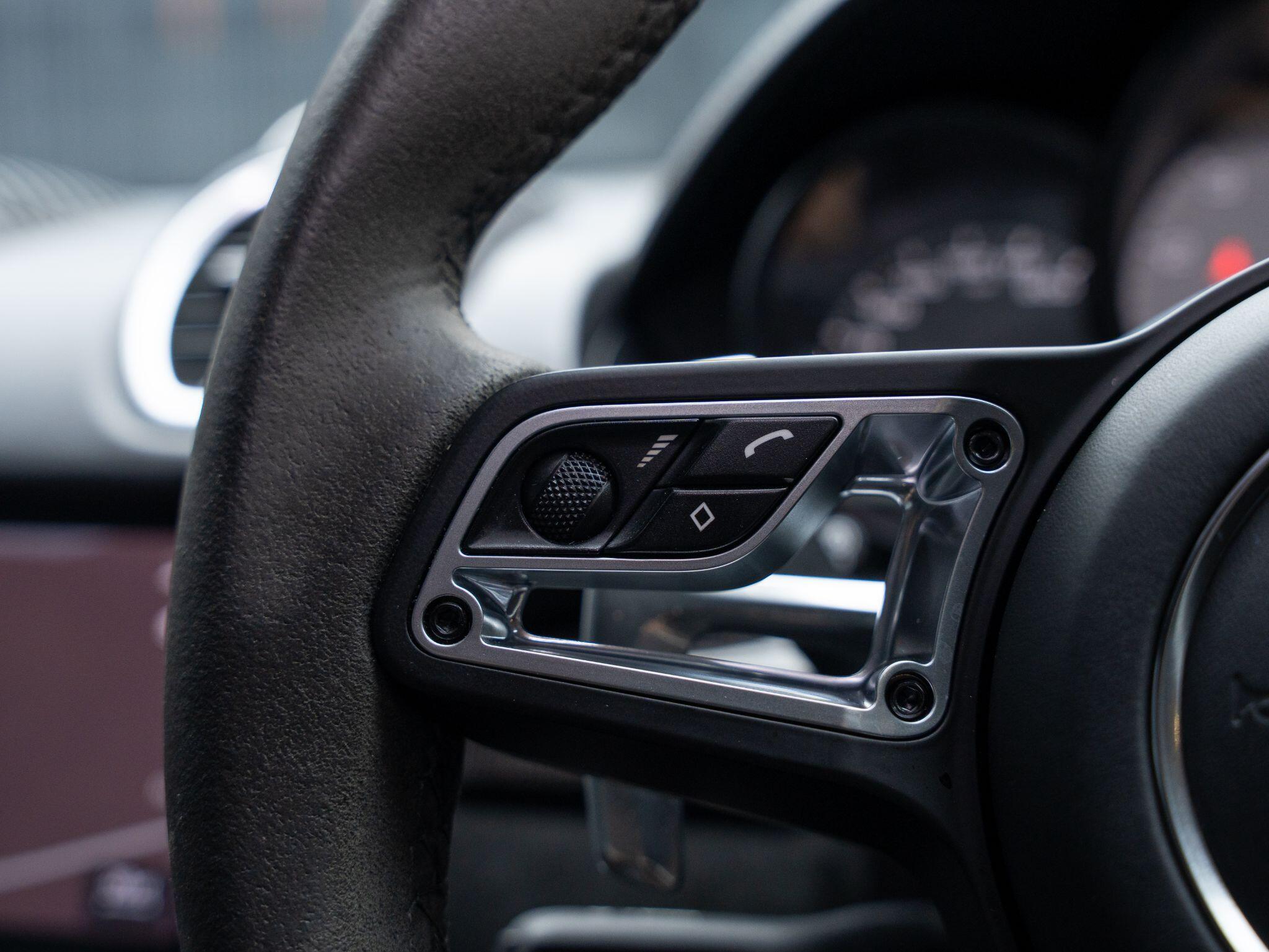 Porsche Cayman view 18